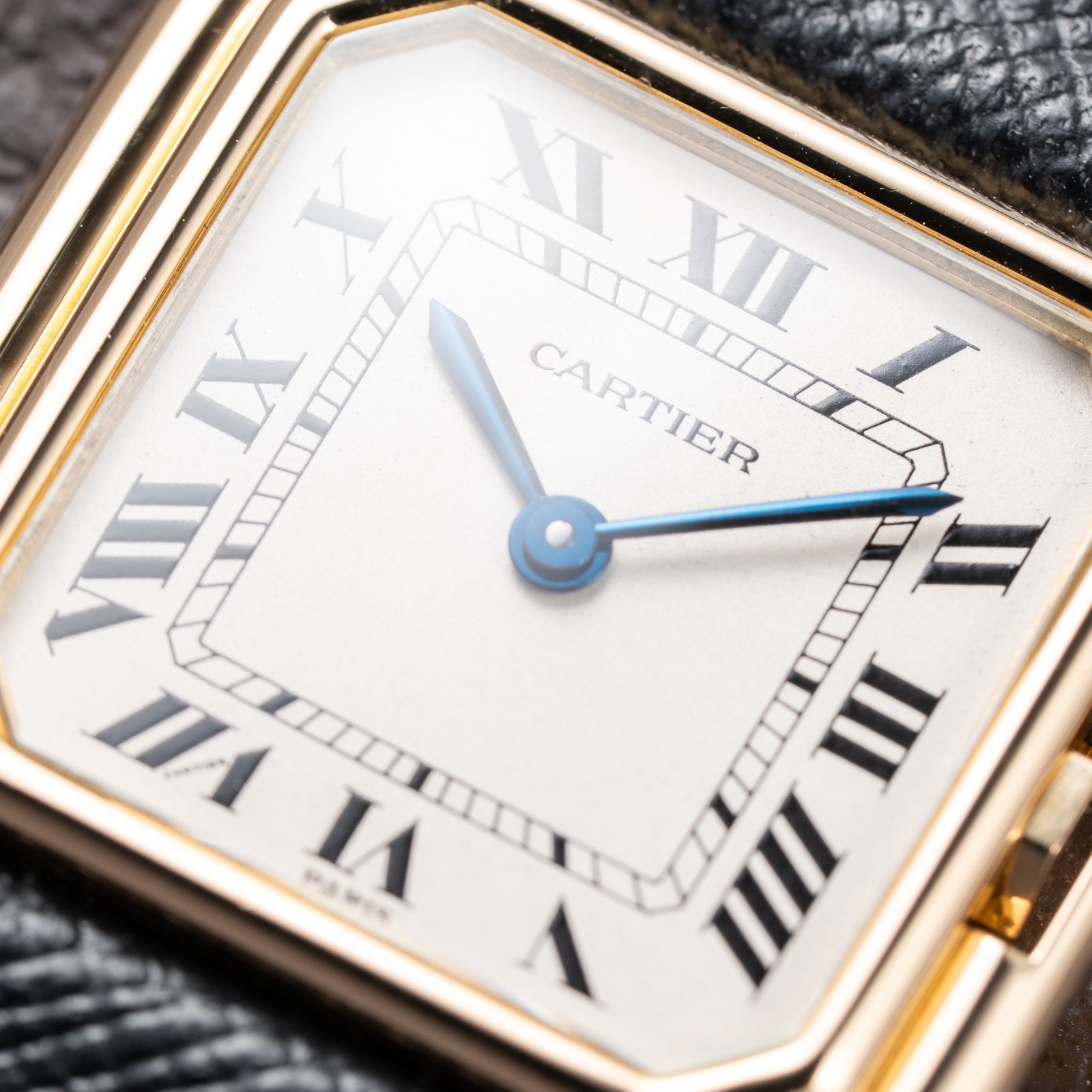 Cartier Ceinture 'Paris' Signed Dial 18K Yellow Gold GM Ref. 78099 from 1970s