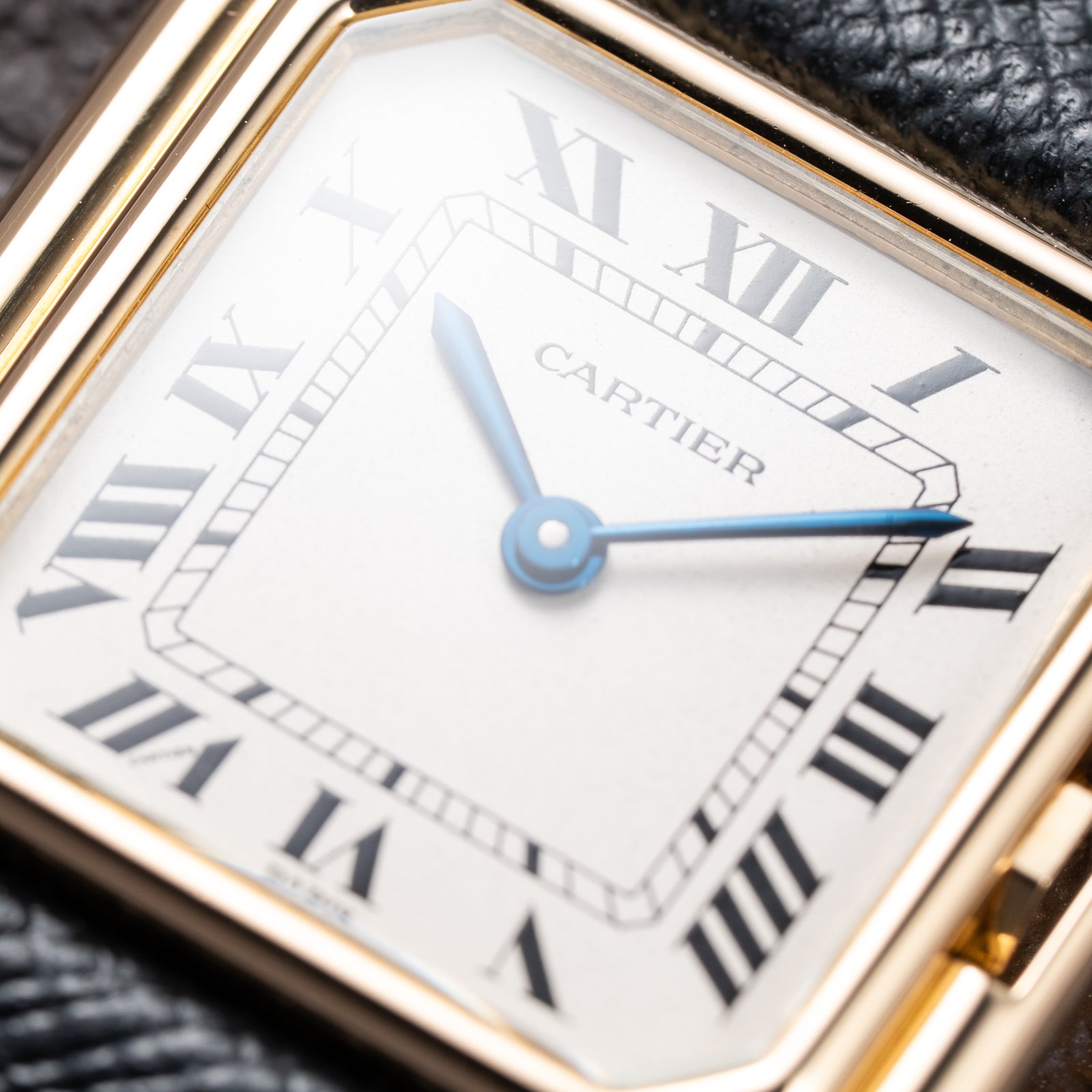 Cartier Ceinture 'Paris' Signed Dial 18K Yellow Gold GM Ref. 78099 from 1970s