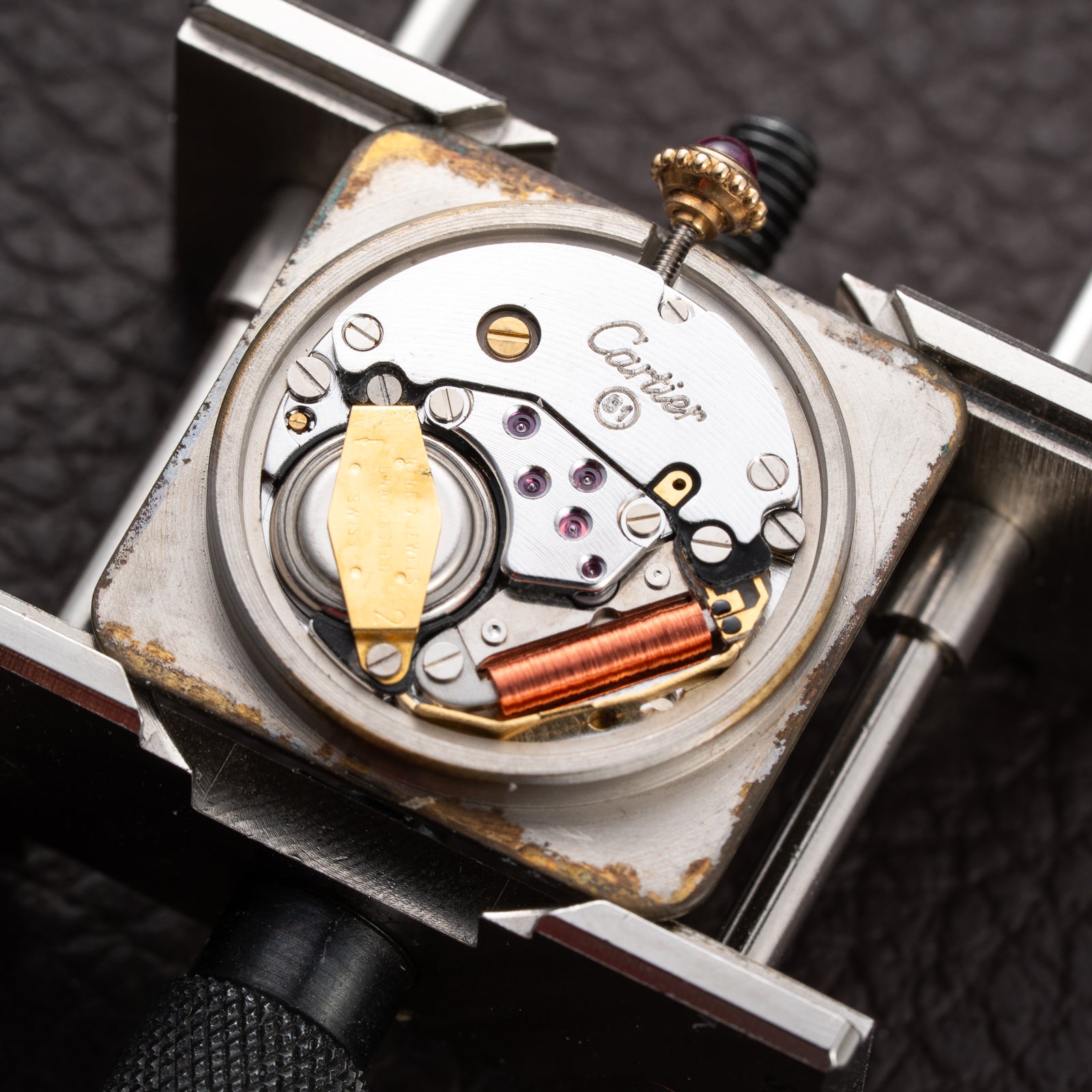 Cartier Obus 'Paris' Quadrant Red Burgundy Enamel Large Model 18k Yellow Gold GM Ref. A102 circa 1984
