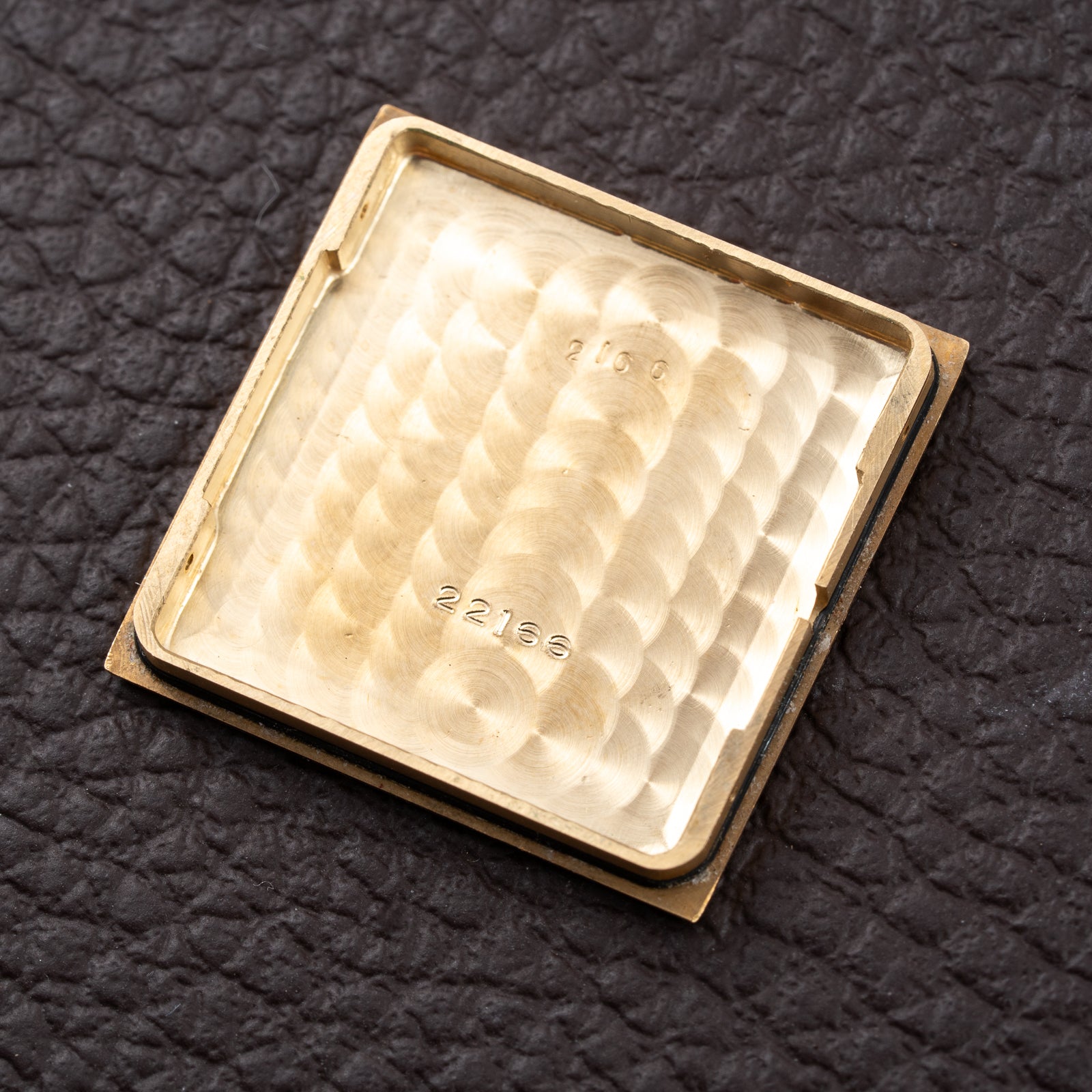 Cartier Obus 'Paris' Quadrant Red Burgundy Enamel Large Model 18k Yellow Gold GM Ref. A102 circa 1984