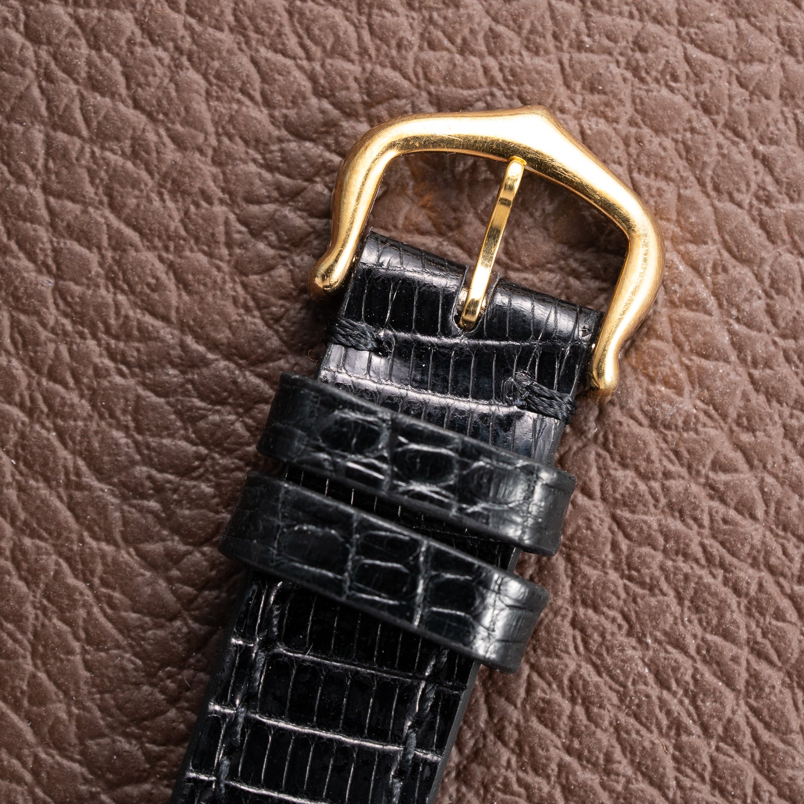 Cartier Tank Louis Quartz PM 18K Yellow Gold Ref. 66001 from 1990s