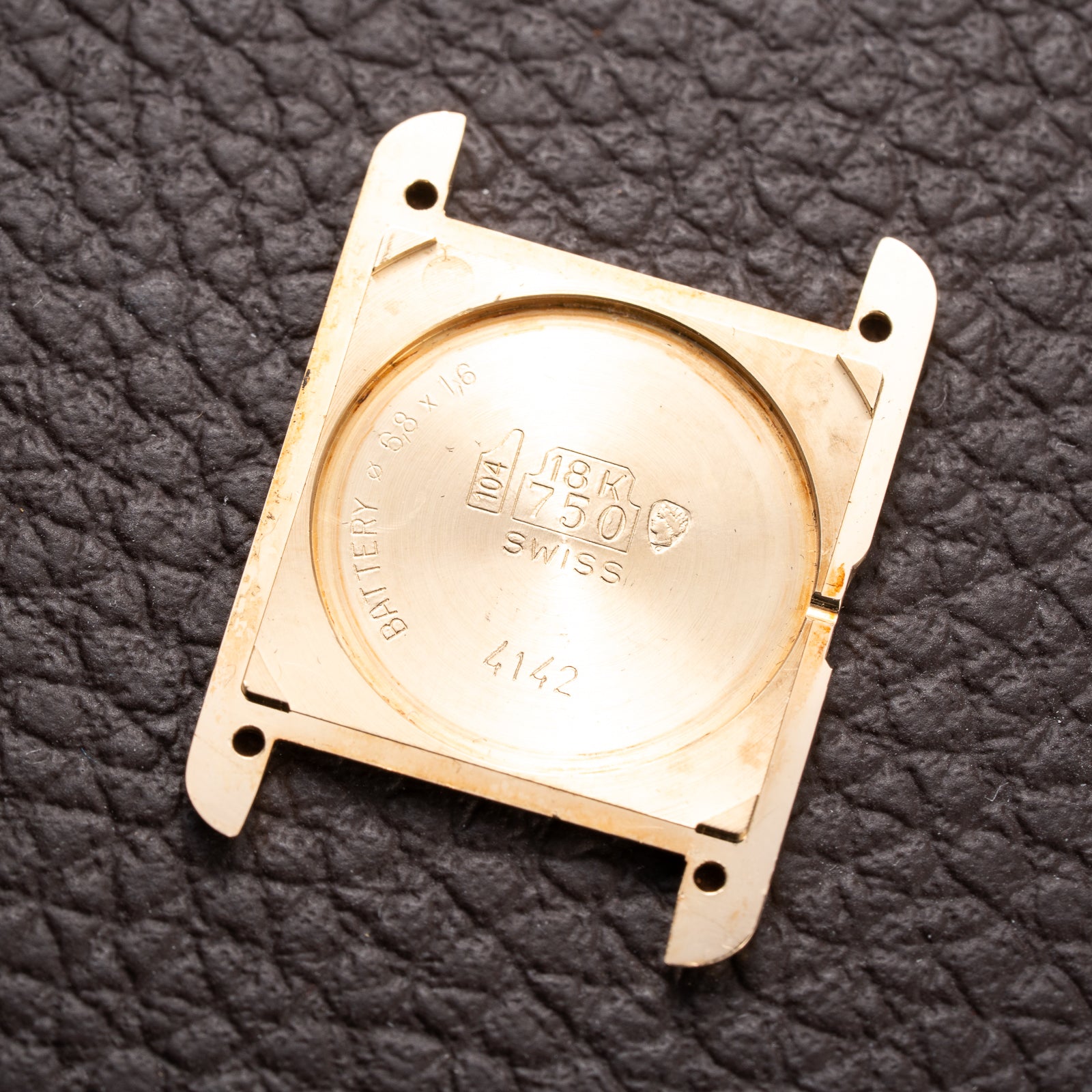 Cartier Tank Louis Lady Quartz 18K Yellow Gold PM Ref. 66001 from 1990s