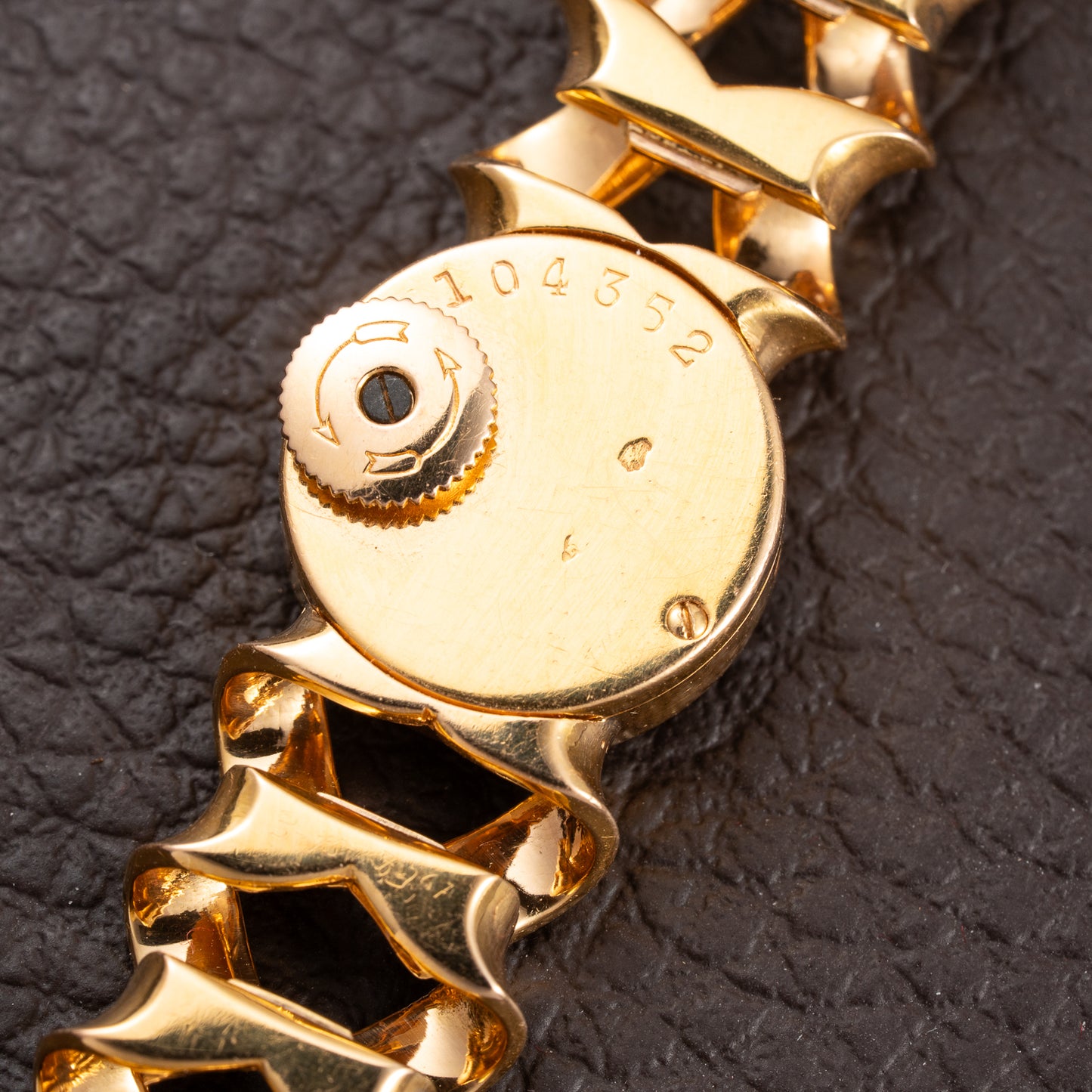 Jaeger-LeCoultre Cocktail Watch 'Backwinder' Sculptural Twisted French Design 18K Rosé Gold Circa 1950s