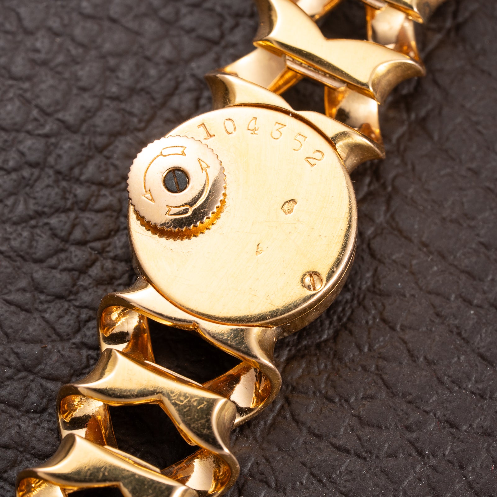 Jaeger-LeCoultre Cocktail Watch 'Backwinder' Sculptural Twisted French Design 18K Rosé Gold Circa 1950s