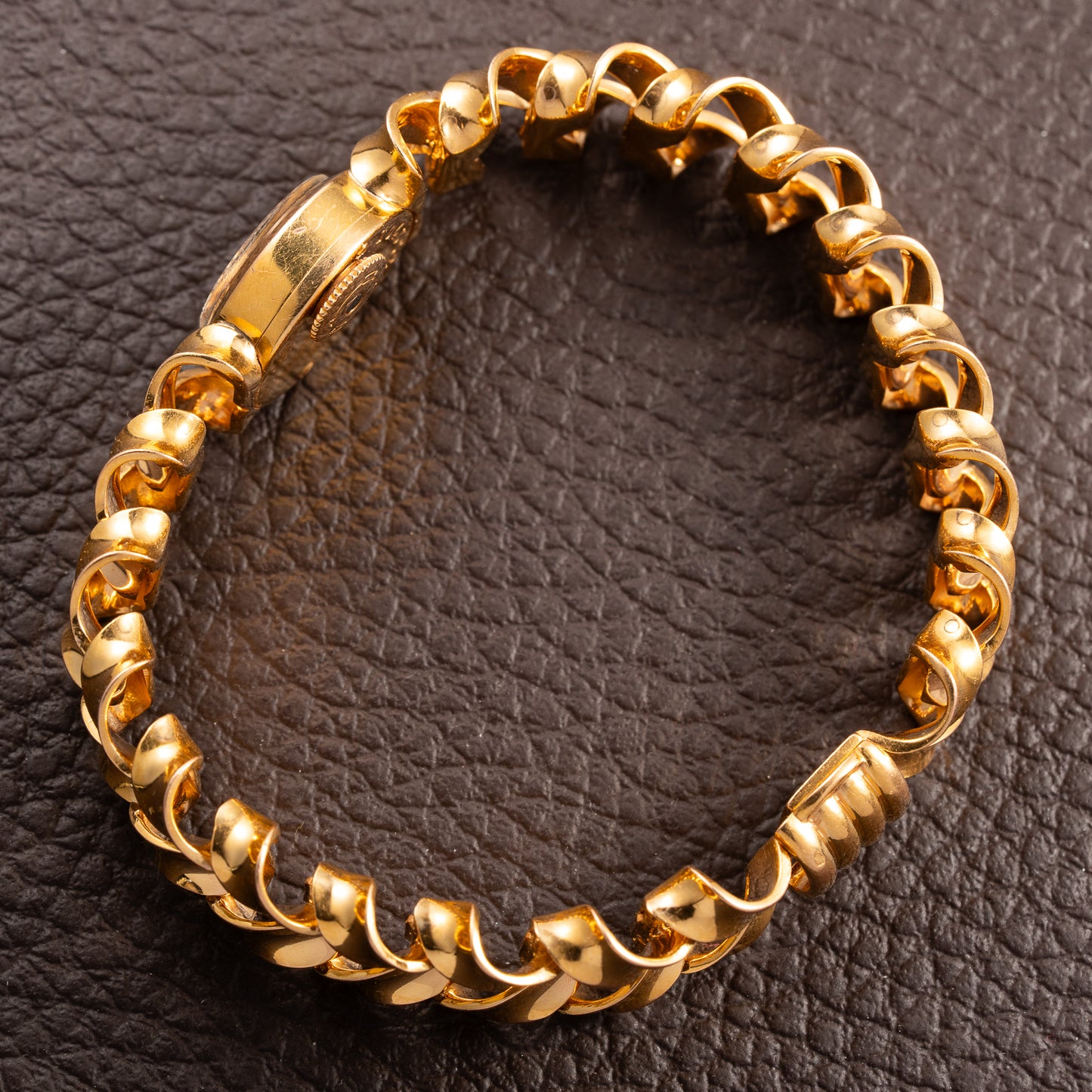 Jaeger-LeCoultre Cocktail Watch 'Backwinder' Sculptural Twisted French Design 18K Rosé Gold Circa 1950s