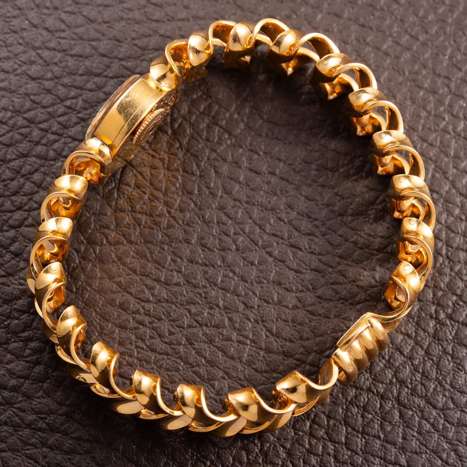 Jaeger-LeCoultre Cocktail Watch 'Backwinder' Sculptural Twisted French Design 18K Rosé Gold Circa 1950s
