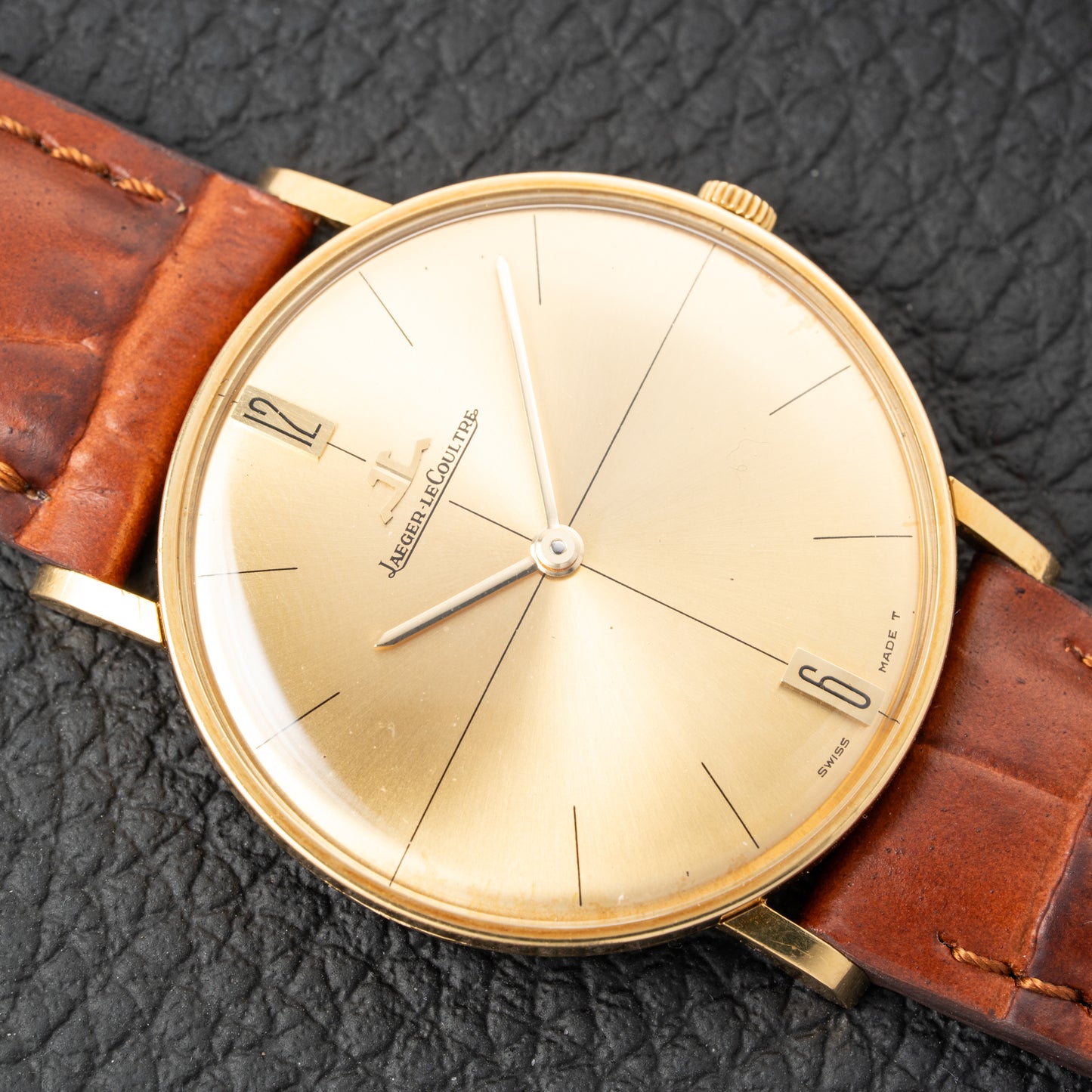 Jaeger LeCoultre Dress Watch Ultra thin Crosshair Dial 18K Yellow Gold Ref 1947 from 1945