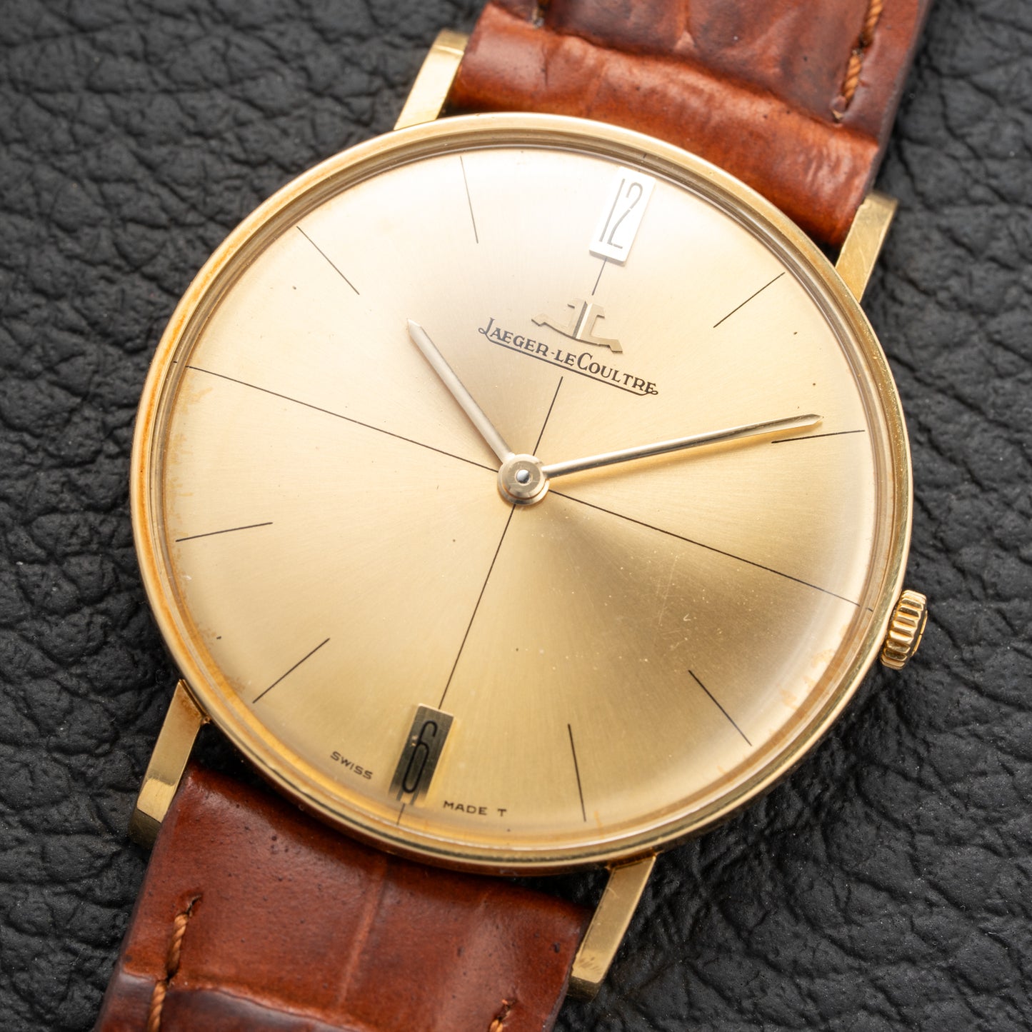 Jaeger LeCoultre Dress Watch Ultra thin Crosshair Dial 18K Yellow Gold Ref 1947 from 1945