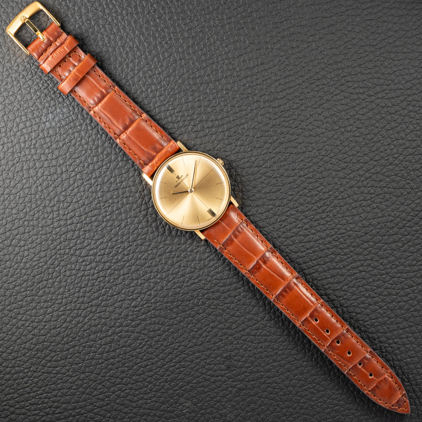 Jaeger LeCoultre Dress Watch Ultra thin Crosshair Dial 18K Yellow Gold Ref 1947 from 1945