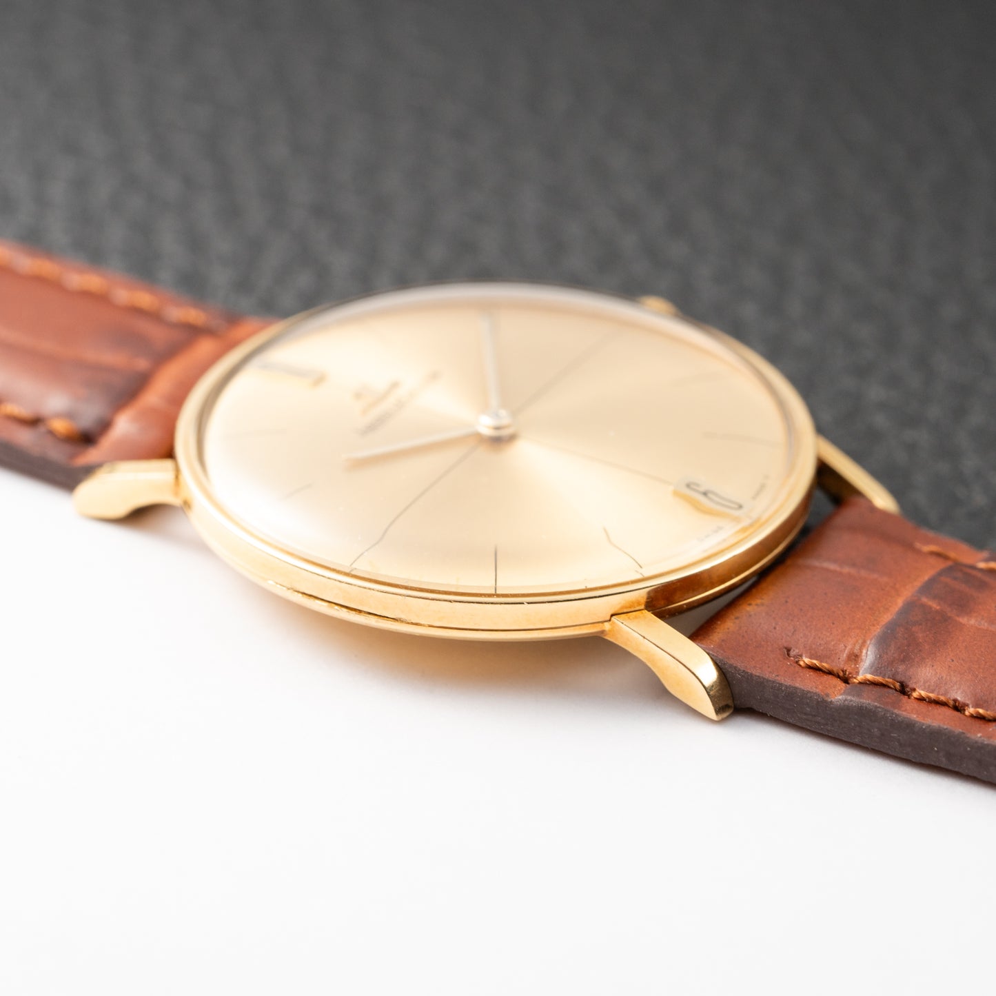 Jaeger LeCoultre Dress Watch Ultra thin Crosshair Dial 18K Yellow Gold Ref 1947 from 1945
