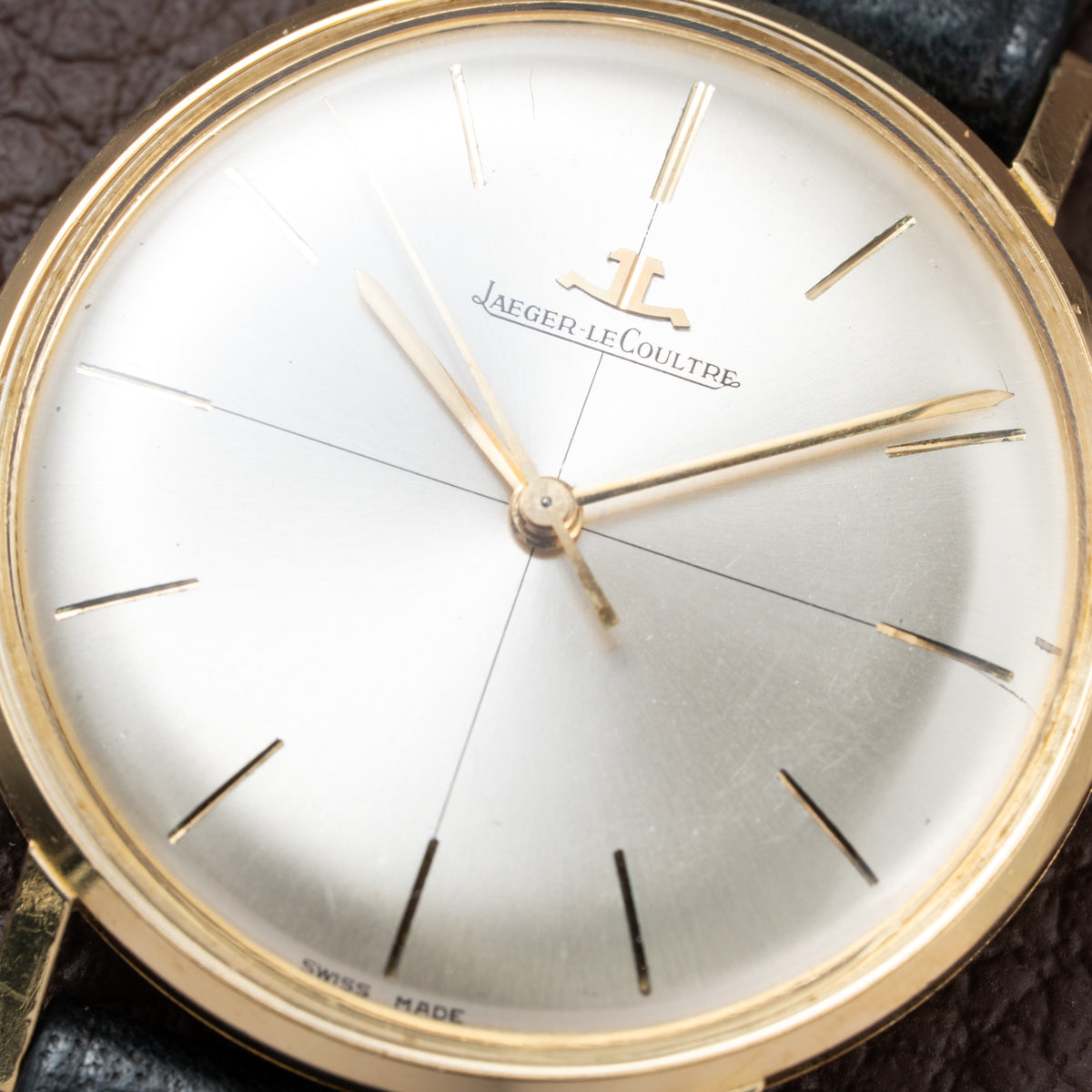 Jaeger-LeCoultre Dress Watch Crosshair Dial Ultra-Thin 18K Yellow Gold Ref. 2285 from 1950s