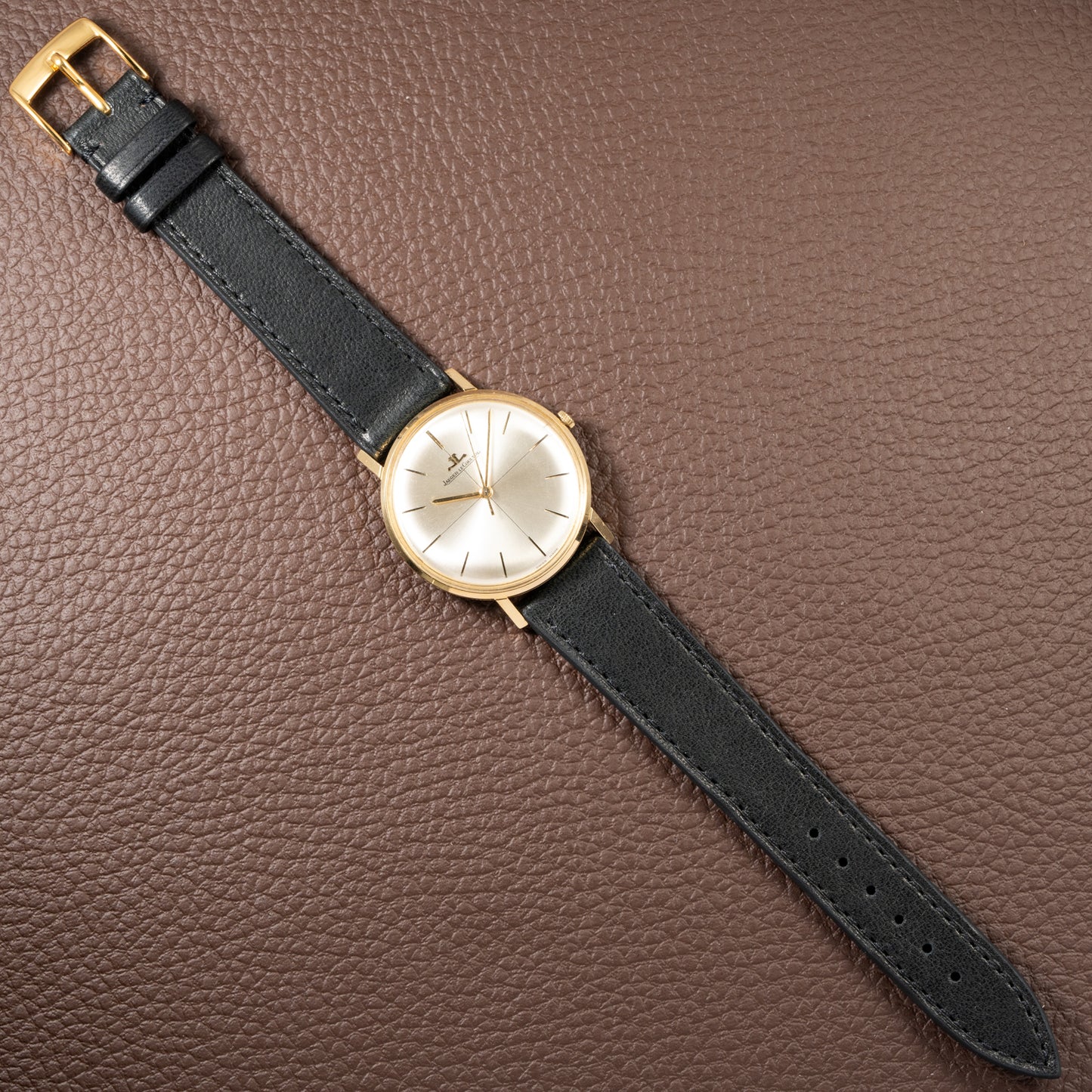 Jaeger-LeCoultre Dress Watch Crosshair Dial Ultra-Thin 18K Yellow Gold Ref. 2285 from 1950s
