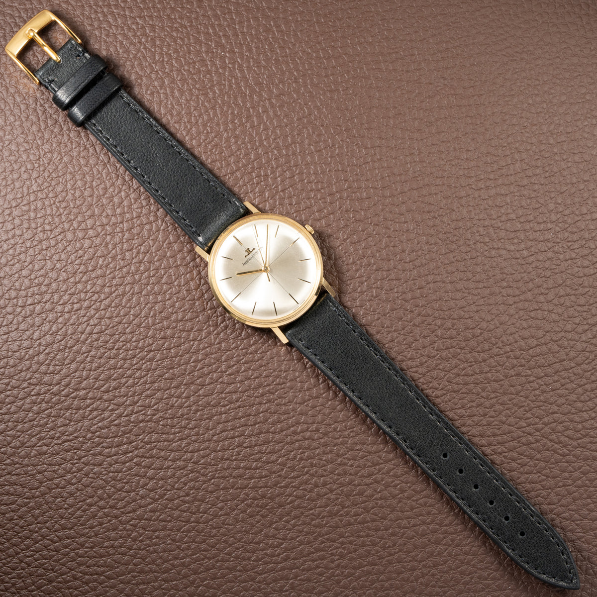 Jaeger-LeCoultre Dress Watch Crosshair Dial Ultra-Thin 18K Yellow Gold Ref. 2285 from 1950s
