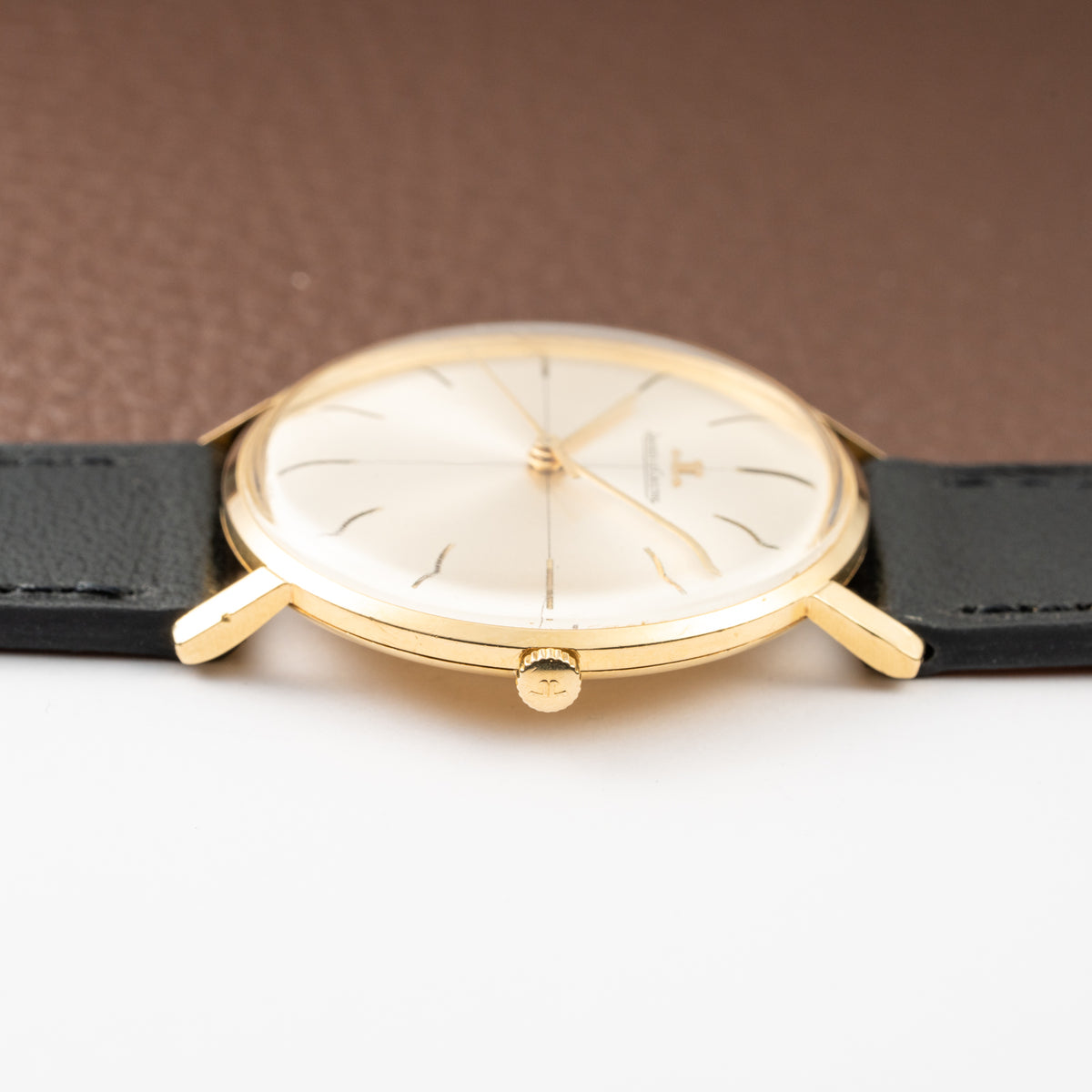 Jaeger-LeCoultre Dress Watch Crosshair Dial Ultra-Thin 18K Yellow Gold Ref. 2285 from 1950s
