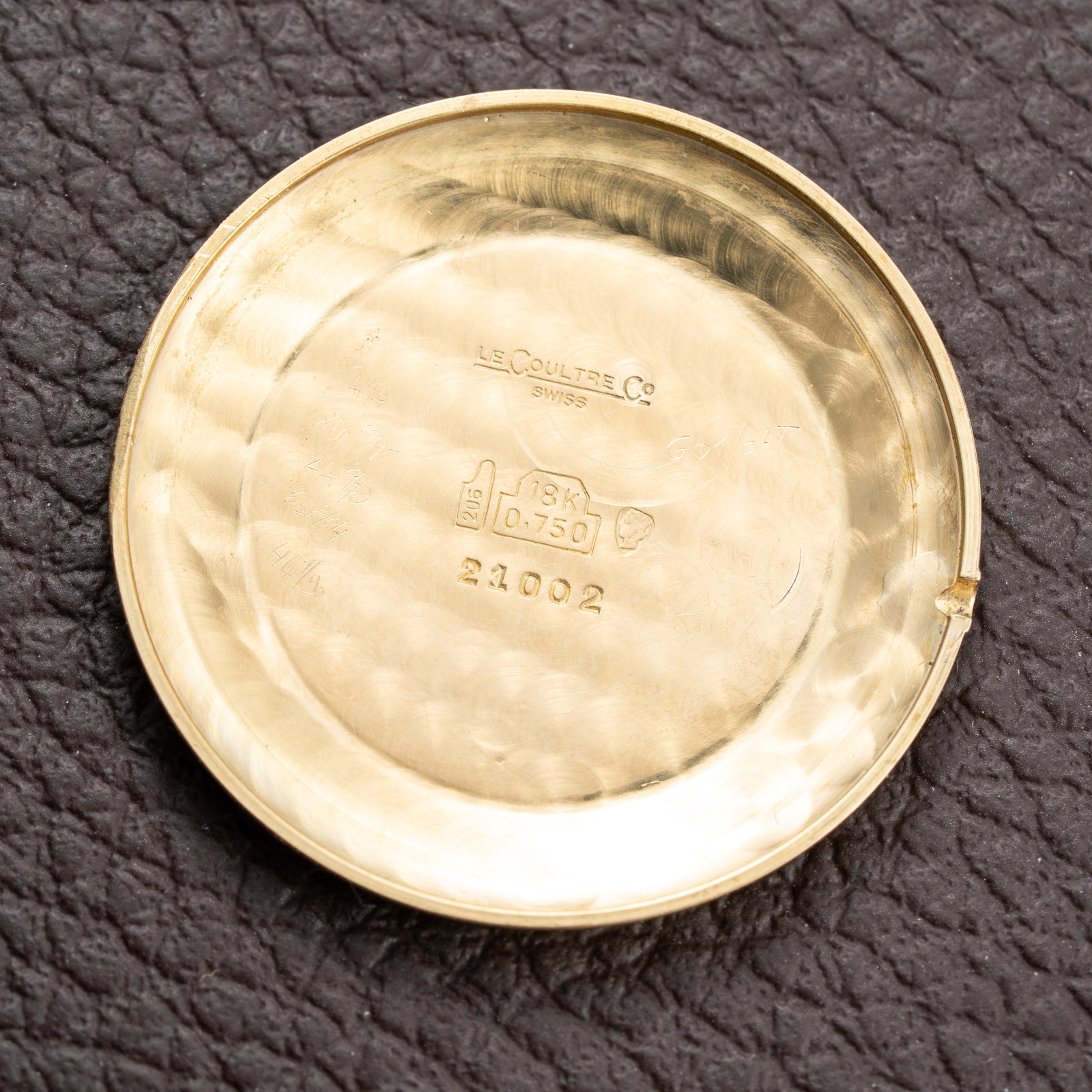 Jaeger-LeCoultre Ultra-Thin Dress Watch 18K Yellow Gold Linnen Dial with Date Ref. 21002 from 1960s