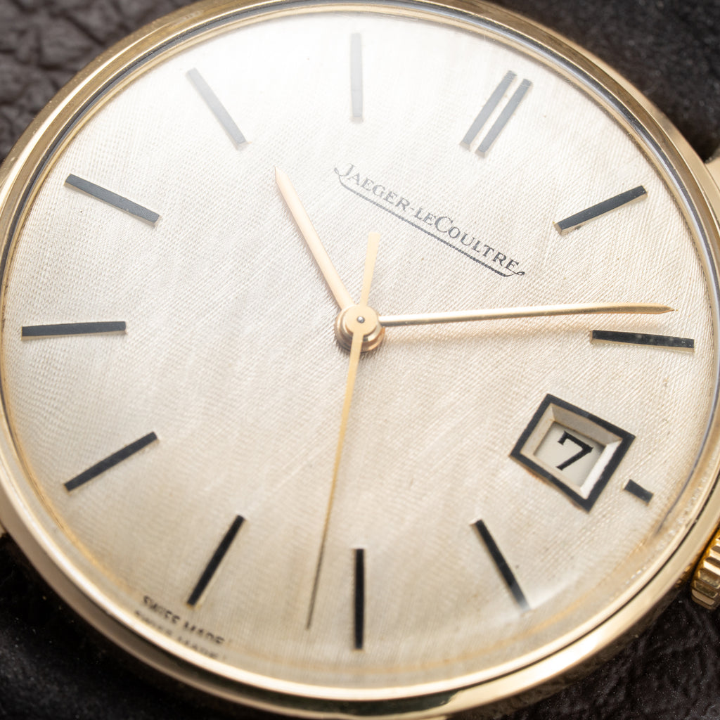 Jaeger-LeCoultre Ultra-Thin Dress Watch 18K Yellow Gold Linnen Dial with Date Ref. 21002 from 1960s