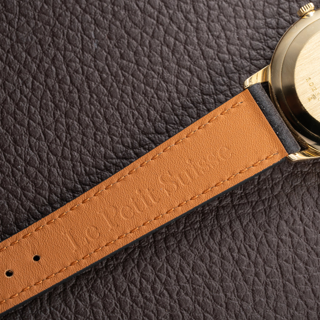 Jaeger-LeCoultre Ultra-Thin Dress Watch 18K Yellow Gold Linnen Dial with Date Ref. 21002 from 1960s