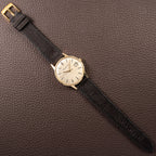 Jaeger-LeCoultre Ultra-Thin Dress Watch 18K Yellow Gold Linnen Dial with Date Ref. 21002 from 1960s