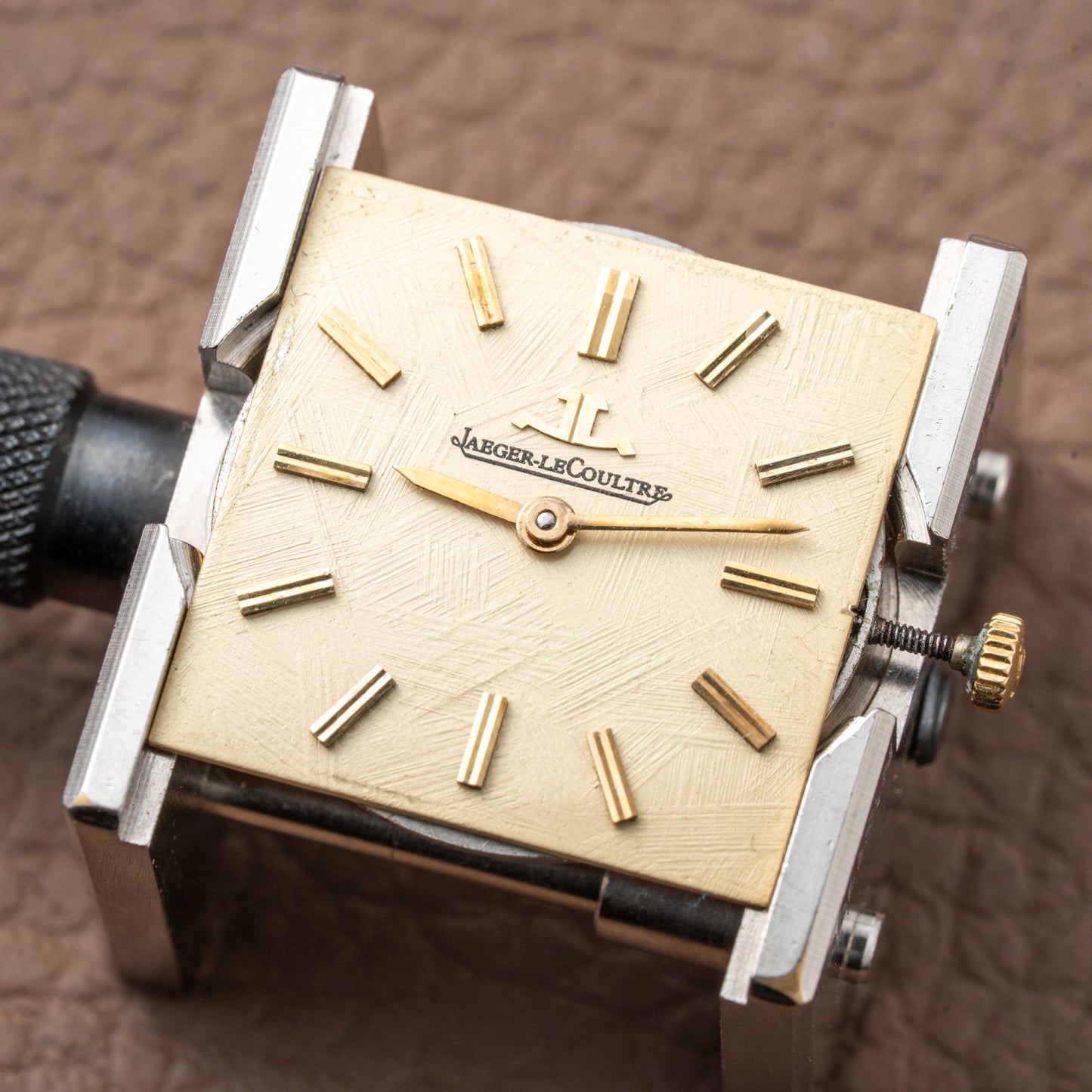 Jaeger-LeCoultre Hand-Engraved Dress Watch 18K Yellow Gold Cal. 818 from 1960s