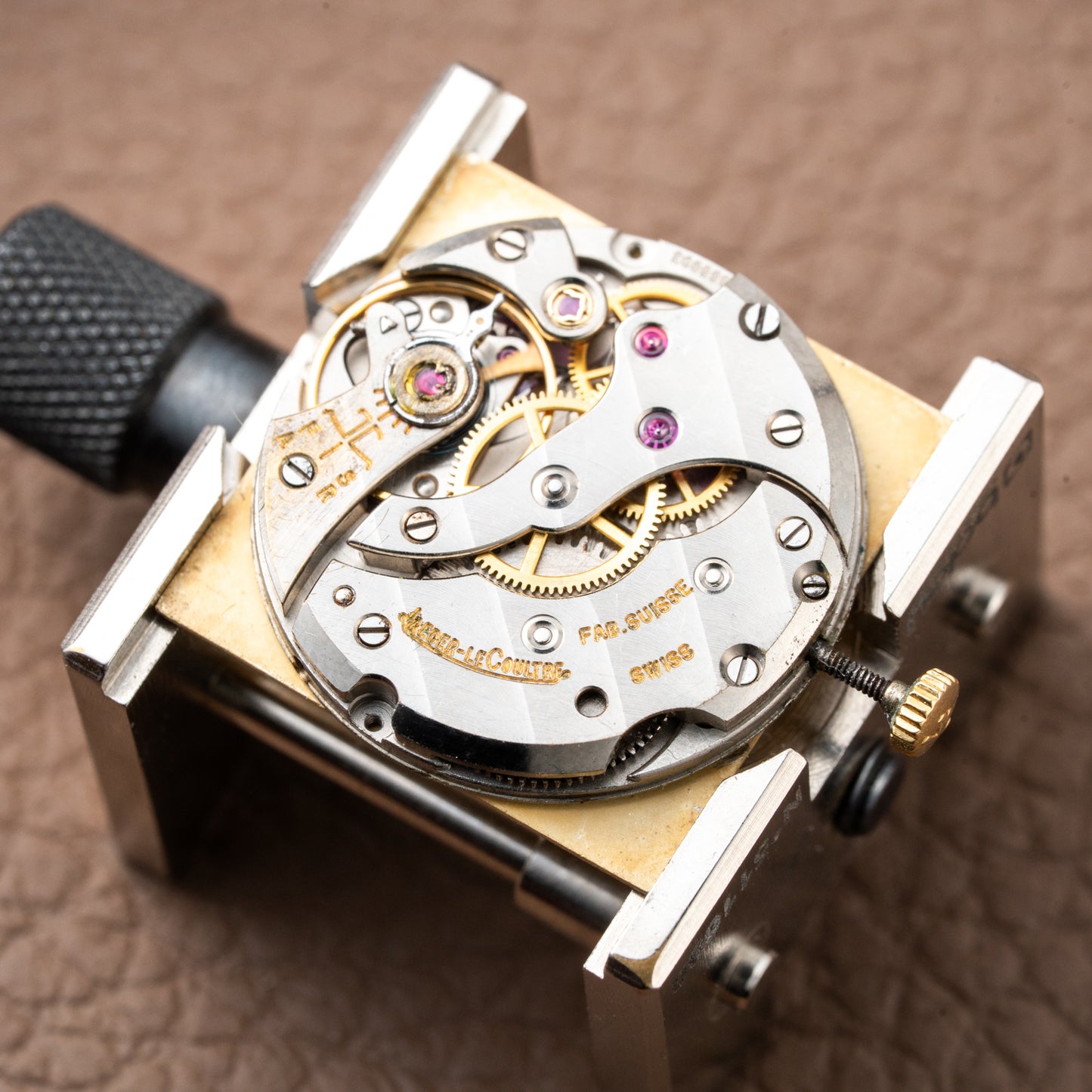Jaeger-LeCoultre Hand-Engraved Dress Watch 18K Yellow Gold Cal. 818 from 1960s