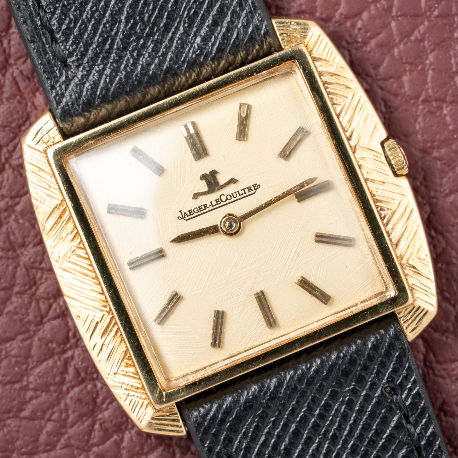 Jaeger-LeCoultre Hand-Engraved Dress Watch 18K Yellow Gold Cal. 818 from 1960s