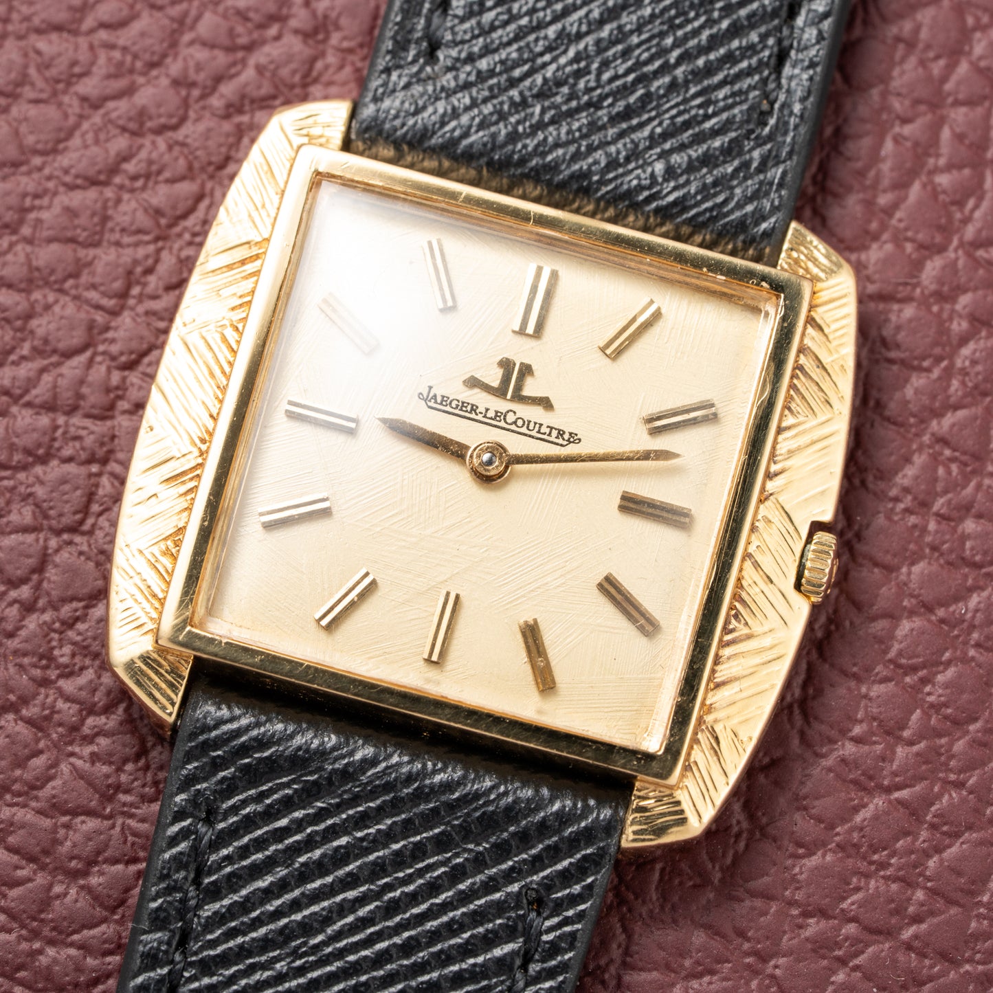 Jaeger-LeCoultre Hand-Engraved Dress Watch 18K Yellow Gold Cal. 818 from 1960s