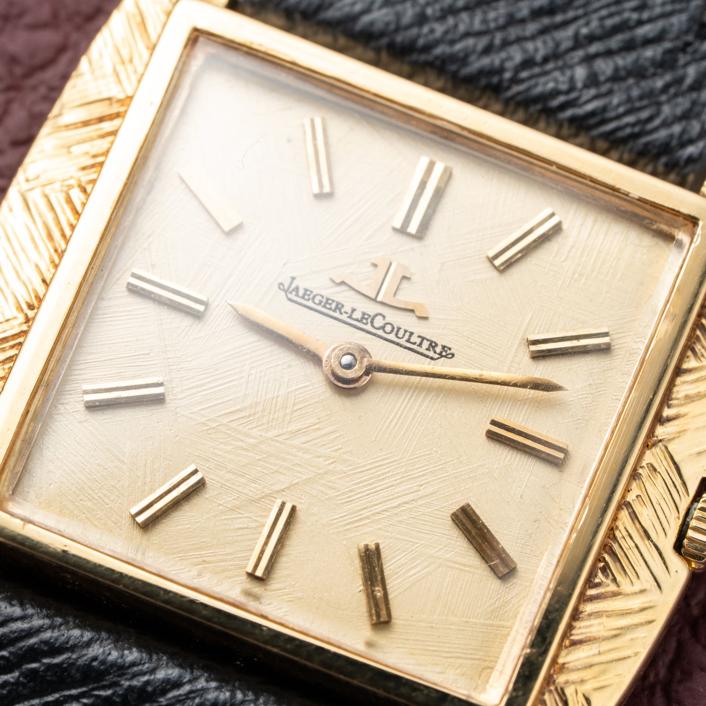 Jaeger-LeCoultre Hand-Engraved Dress Watch 18K Yellow Gold Cal. 818 from 1960s