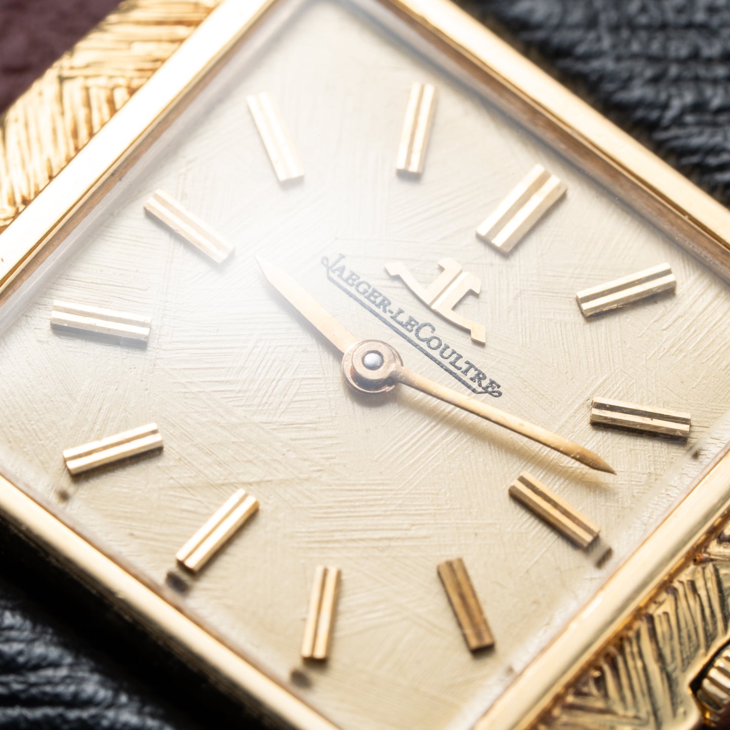 Jaeger-LeCoultre Hand-Engraved Dress Watch 18K Yellow Gold Cal. 818 from 1960s