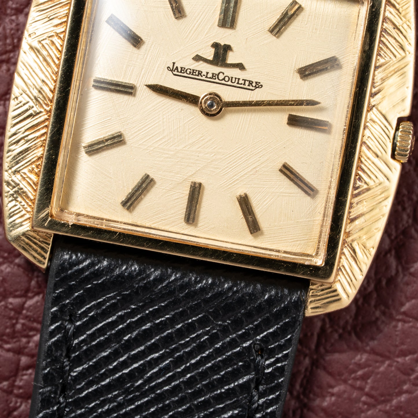 Jaeger-LeCoultre Hand-Engraved Dress Watch 18K Yellow Gold Cal. 818 from 1960s