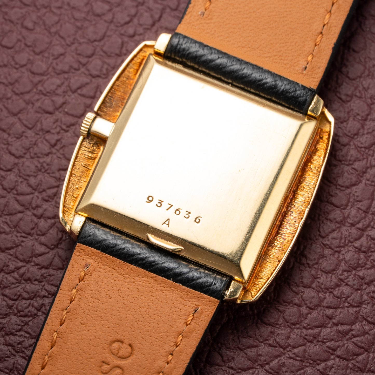 Jaeger-LeCoultre Hand-Engraved Dress Watch 18K Yellow Gold Cal. 818 from 1960s