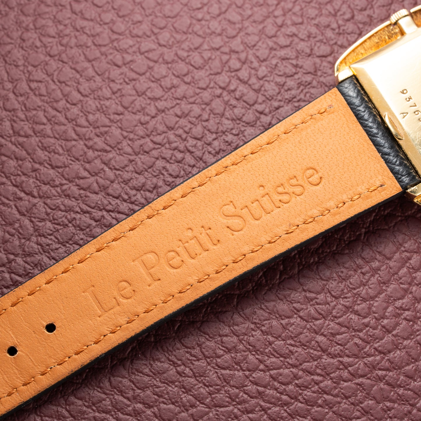 Jaeger-LeCoultre Hand-Engraved Dress Watch 18K Yellow Gold Cal. 818 from 1960s