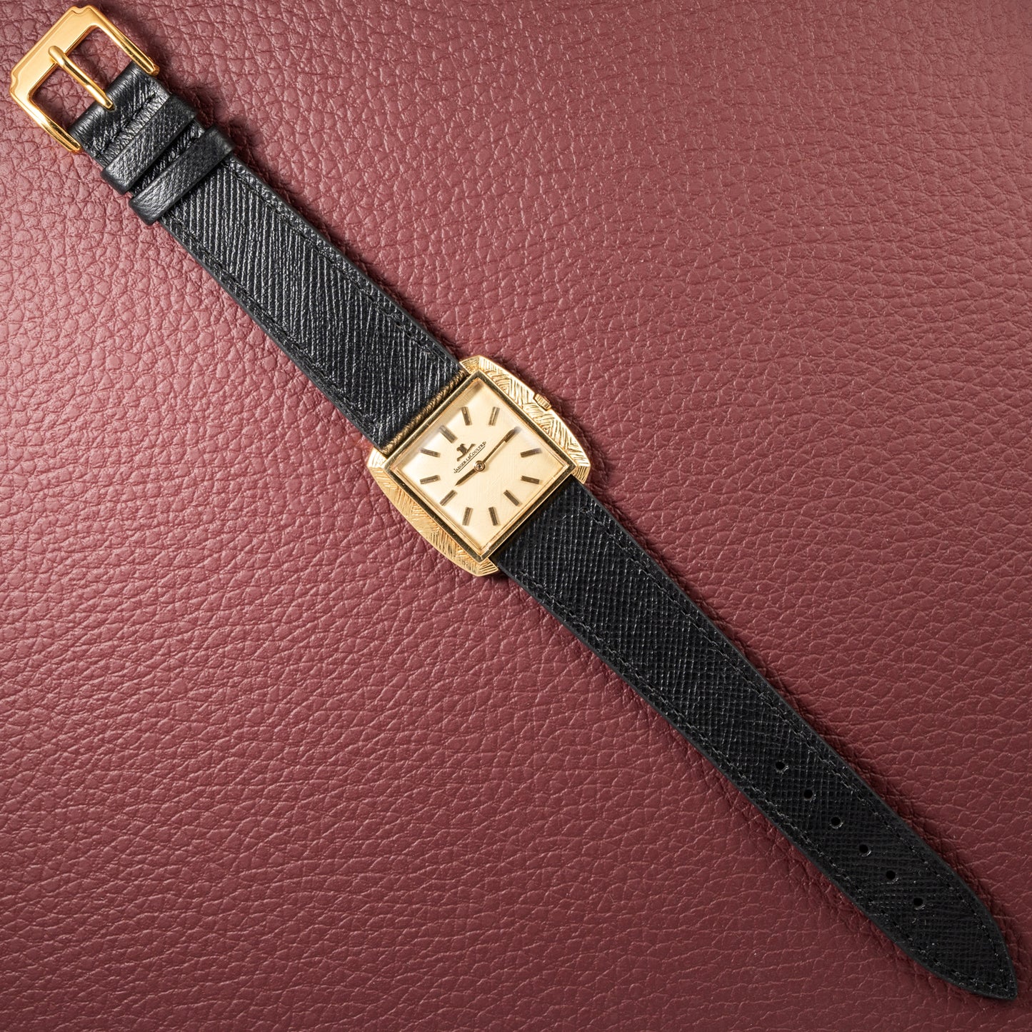 Jaeger-LeCoultre Hand-Engraved Dress Watch 18K Yellow Gold Cal. 818 from 1960s