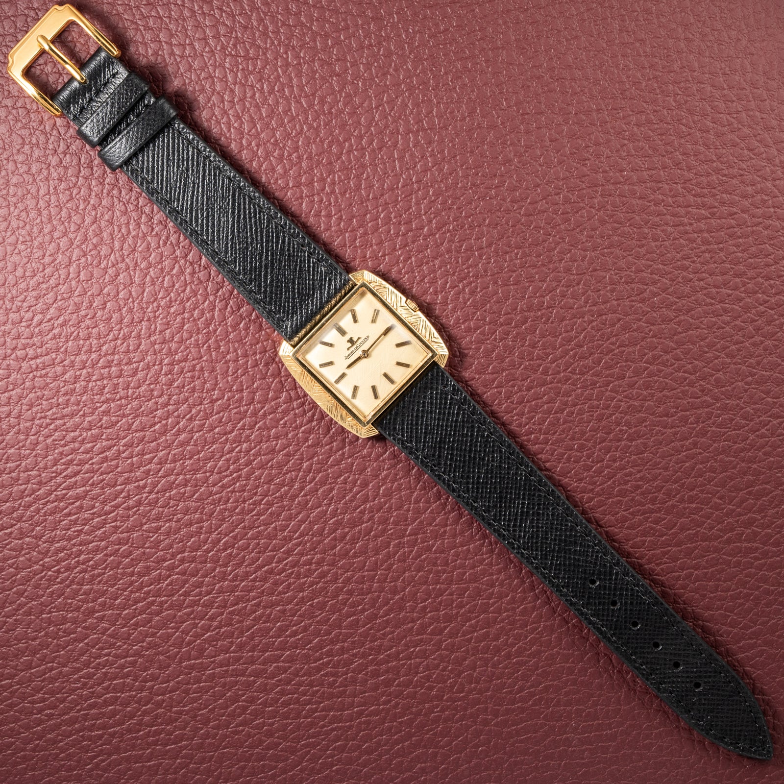 Jaeger-LeCoultre Hand-Engraved Dress Watch 18K Yellow Gold Cal. 818 from 1960s