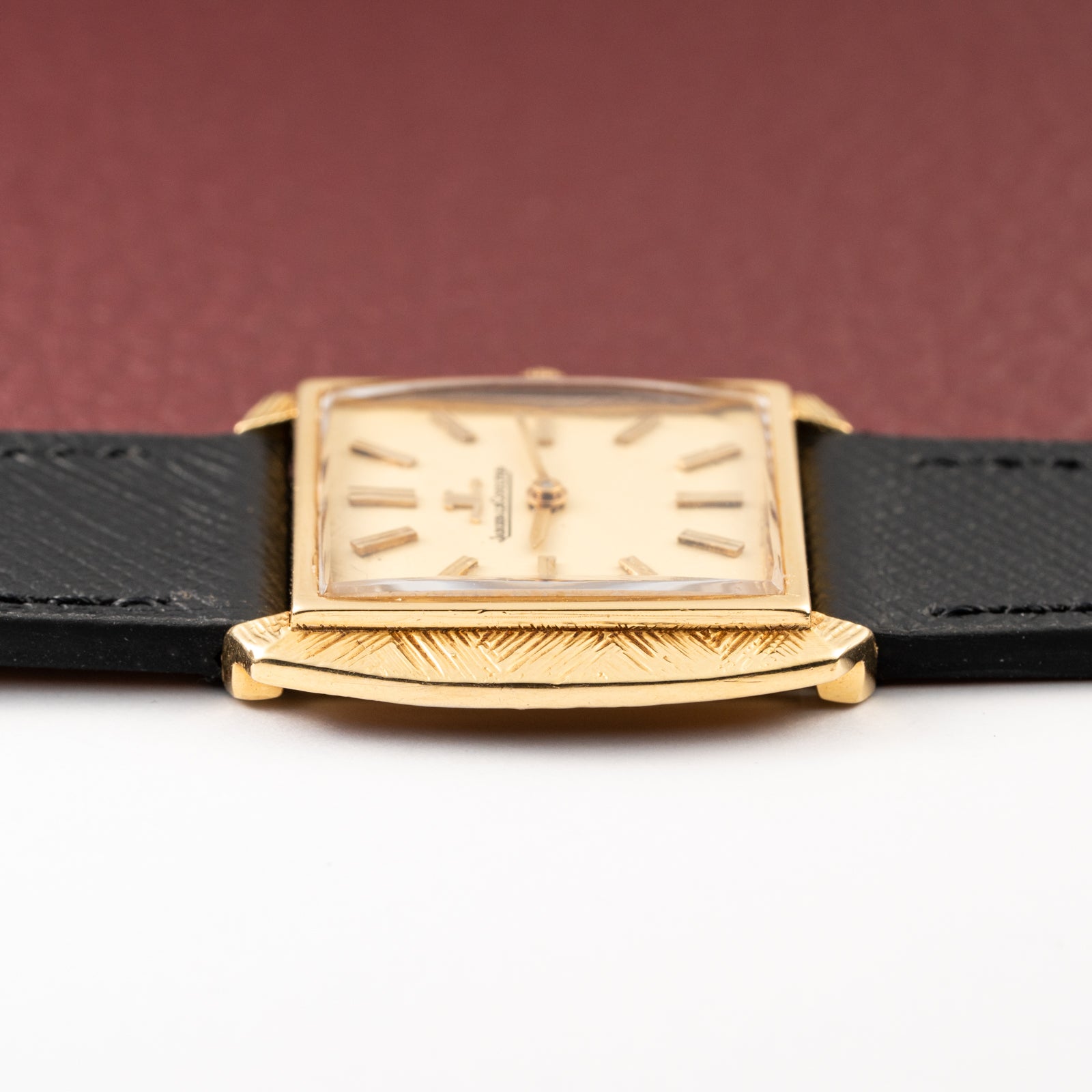 Jaeger-LeCoultre Hand-Engraved Dress Watch 18K Yellow Gold Cal. 818 from 1960s