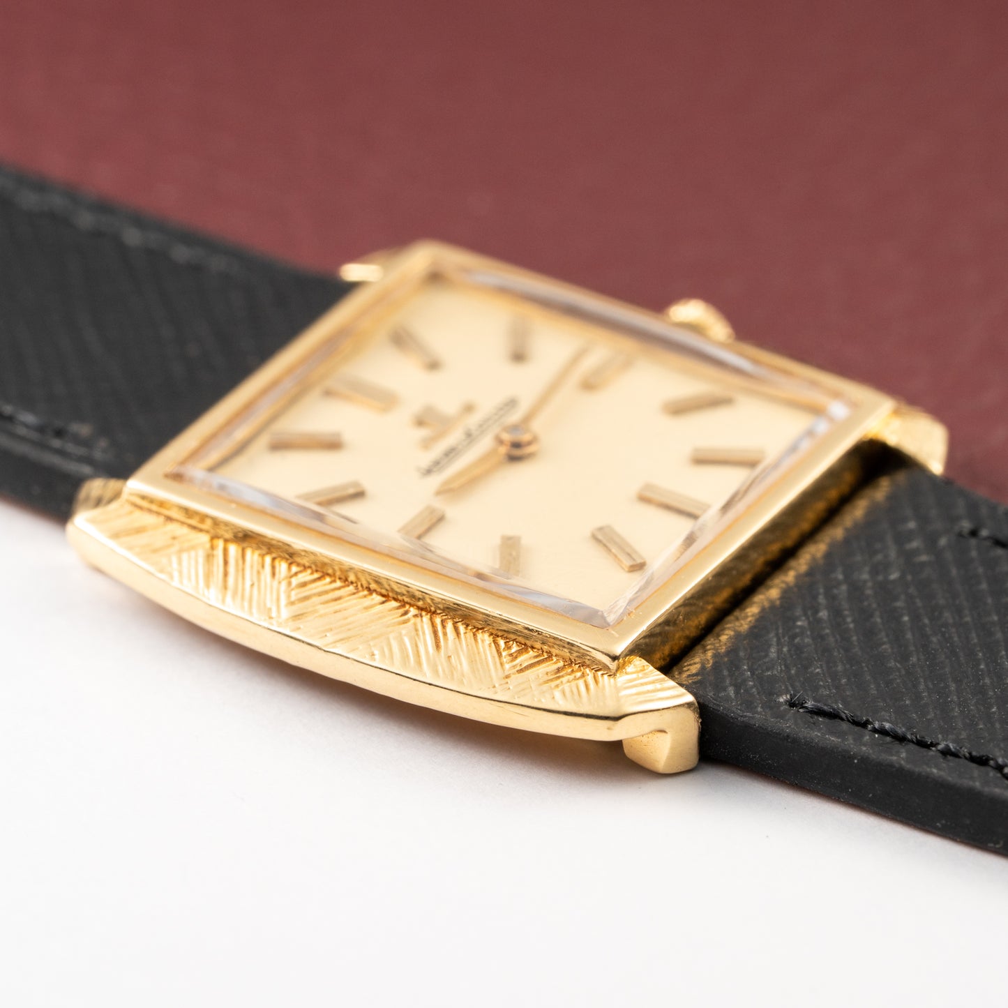 Jaeger-LeCoultre Hand-Engraved Dress Watch 18K Yellow Gold Cal. 818 from 1960s