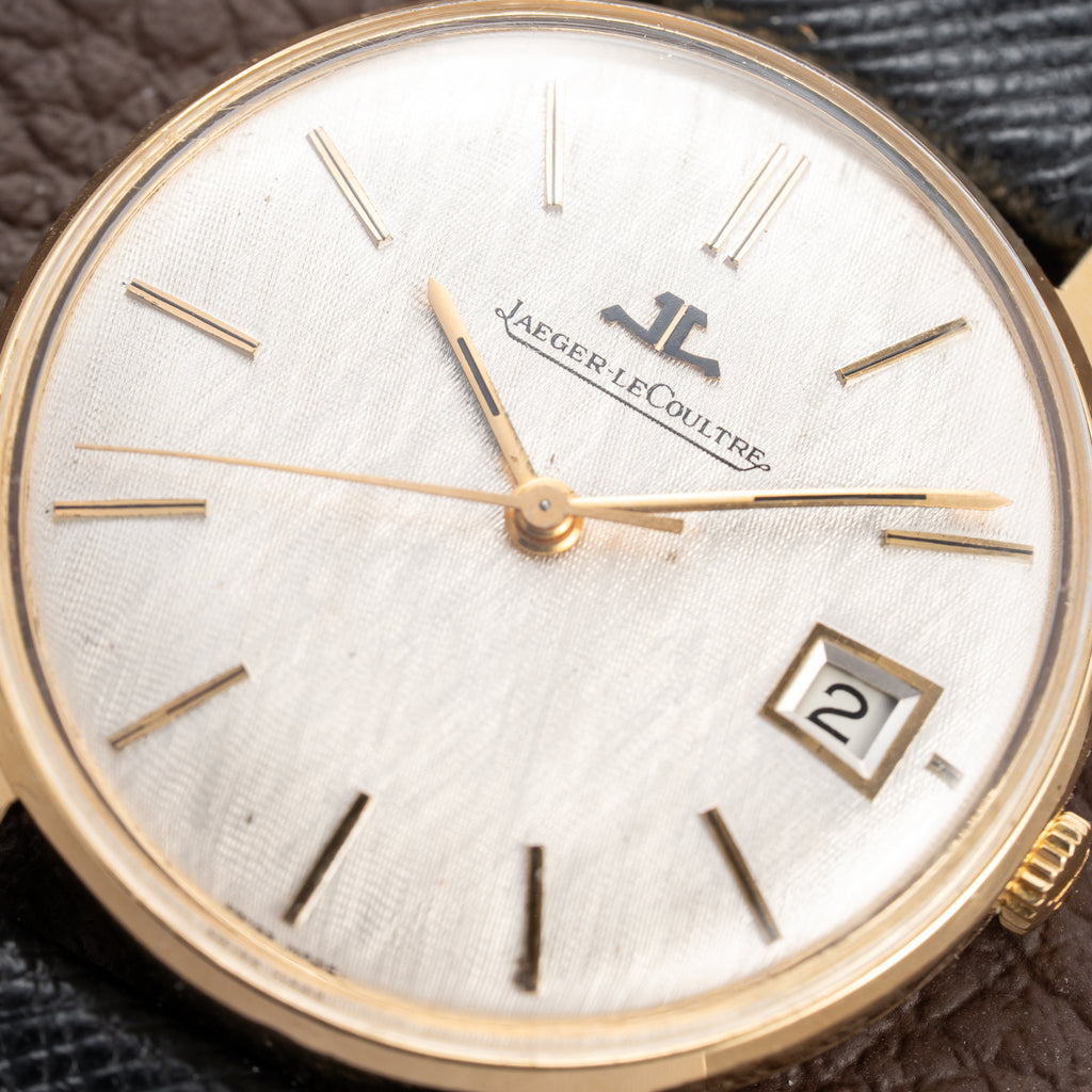 Jaeger-LeCoultre Ultra-Thin Dress Watch 18K Yellow Gold Linnen Dial with Date Ref. 21002 from 1960s