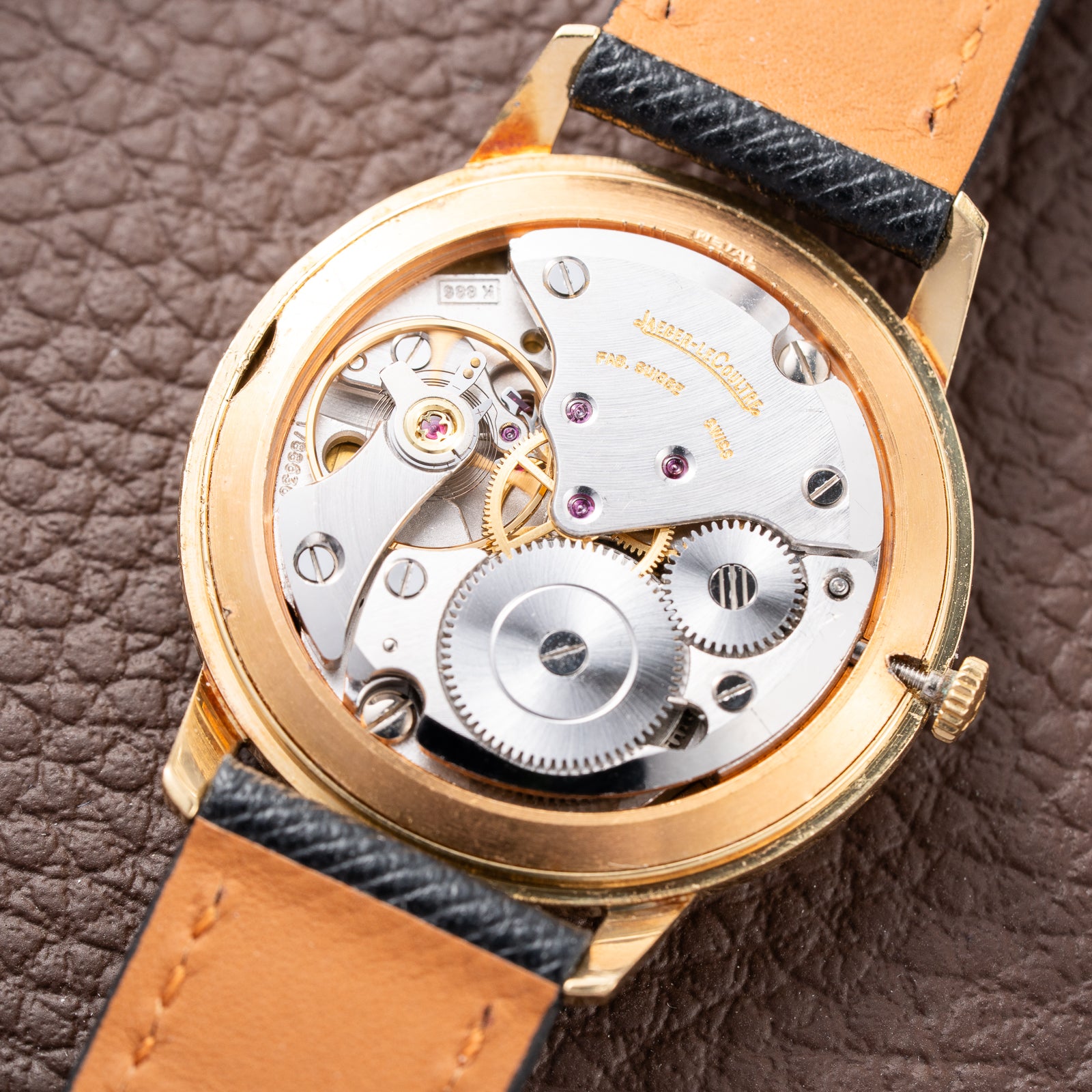 Jaeger-LeCoultre Ultra-Thin Dress Watch 18K Yellow Gold Linnen Dial with Date Ref. 21002 from 1960s