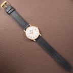 Jaeger-LeCoultre Ultra-Thin Dress Watch 18K Yellow Gold Linnen Dial with Date Ref. 21002 from 1960s