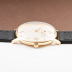 Jaeger-LeCoultre Ultra-Thin Dress Watch 18K Yellow Gold Linnen Dial with Date Ref. 21002 from 1960s