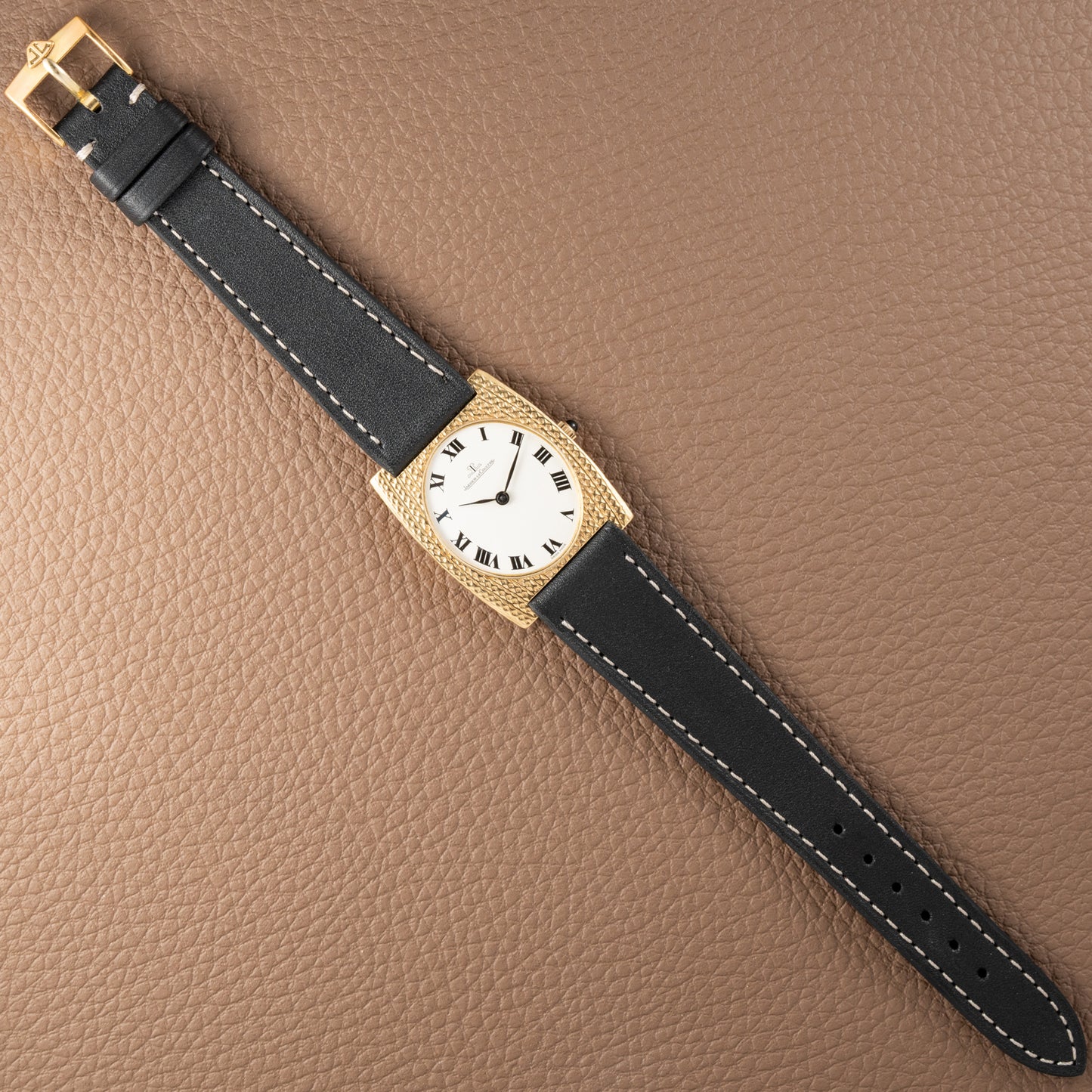 Jaeger LeCoultre Hand Engraved 18K Yellow Gold Oval Roman Dial (1960s) Calibre 818