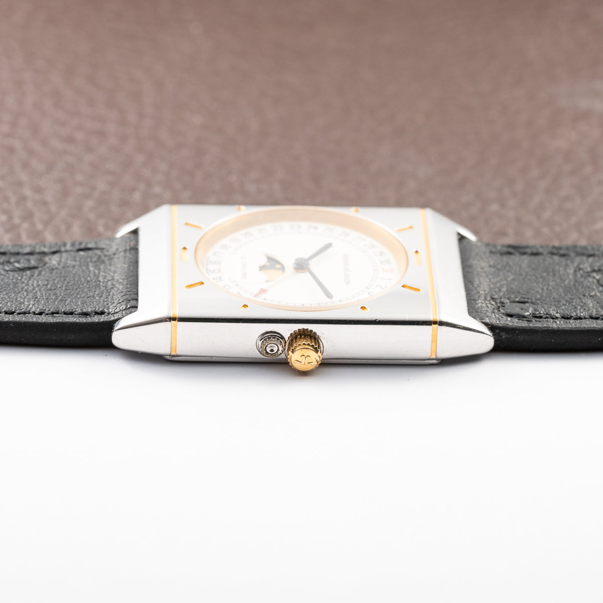 Jaeger-LeCoultre Moonphase Triple Calendar “LeCoultre” Quartz Ref. 400.6.20 from 1990s