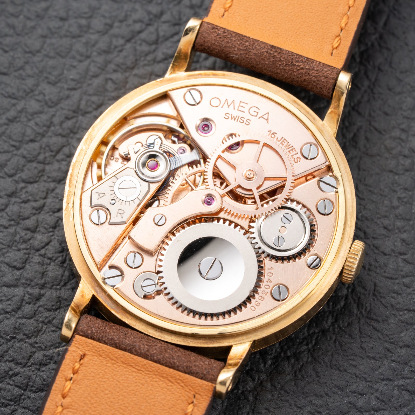 Omega Chronomètre 30T2RG 18K Yellow Gold Oxidized Case from 1945