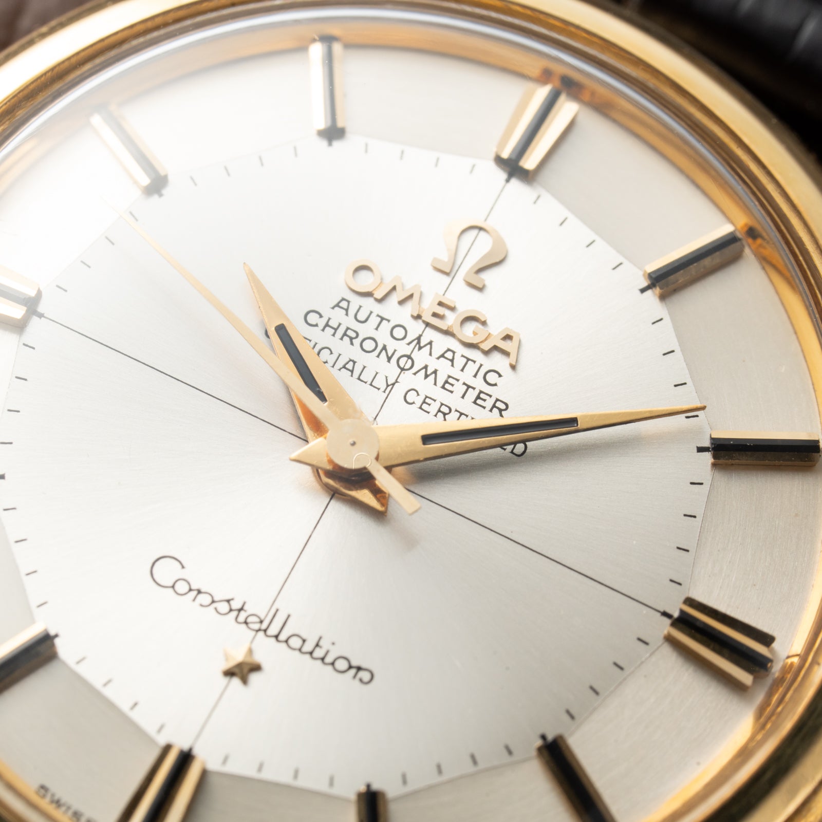 Omega Constellation Pie Pan Automatic 18K Yellow Gold Ref. 14381 Onyx Indices from 1959