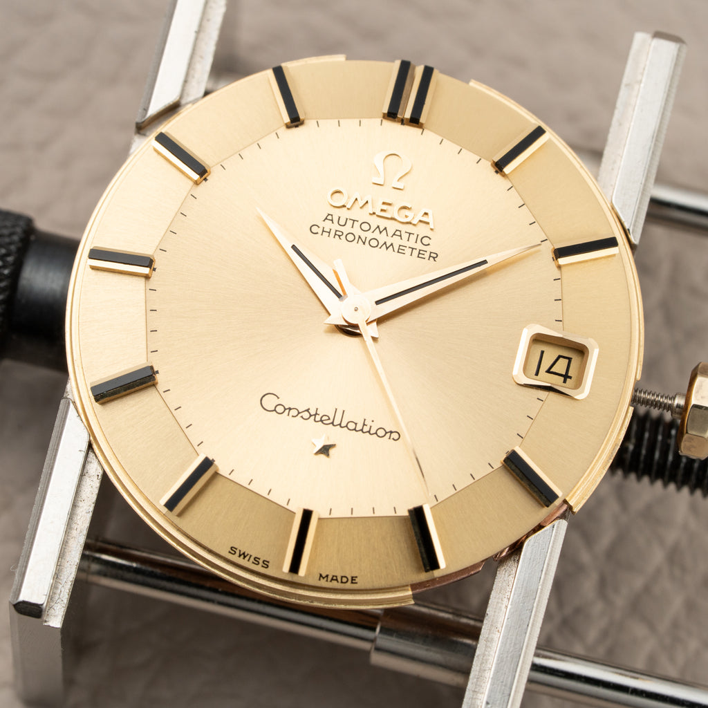 Omega Constellation Automatic DeLuxe Pie Pan Onyx Dial Dog-Leg Case Ref 168.005 from 1962 MUSEUM QUALITY