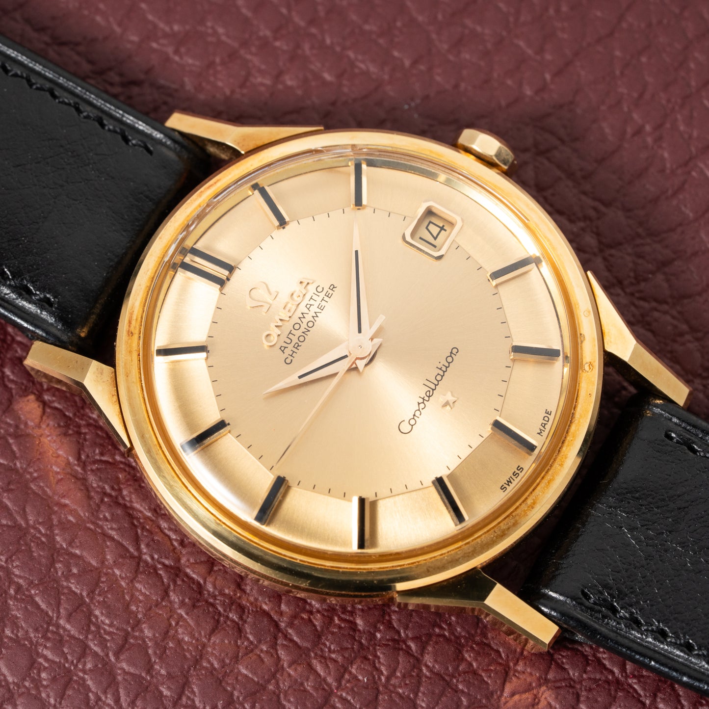 Omega Constellation Automatic DeLuxe Pie Pan Onyx Dial Dog-Leg Case Ref 168.005 from 1962 MUSEUM QUALITY