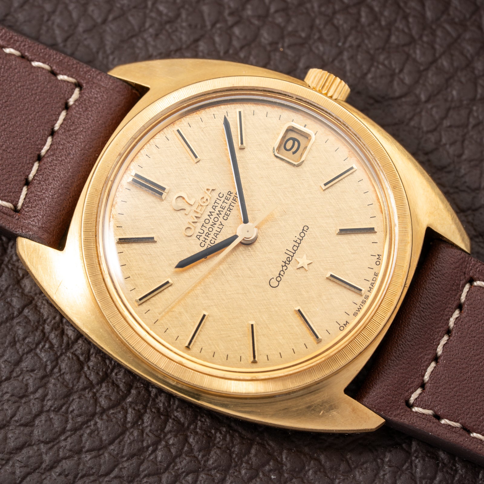 Omega Constellation C-Shape Automatic 18K Yellow Gold “OM Linen Dial”  Ref. 168.017 from 1969