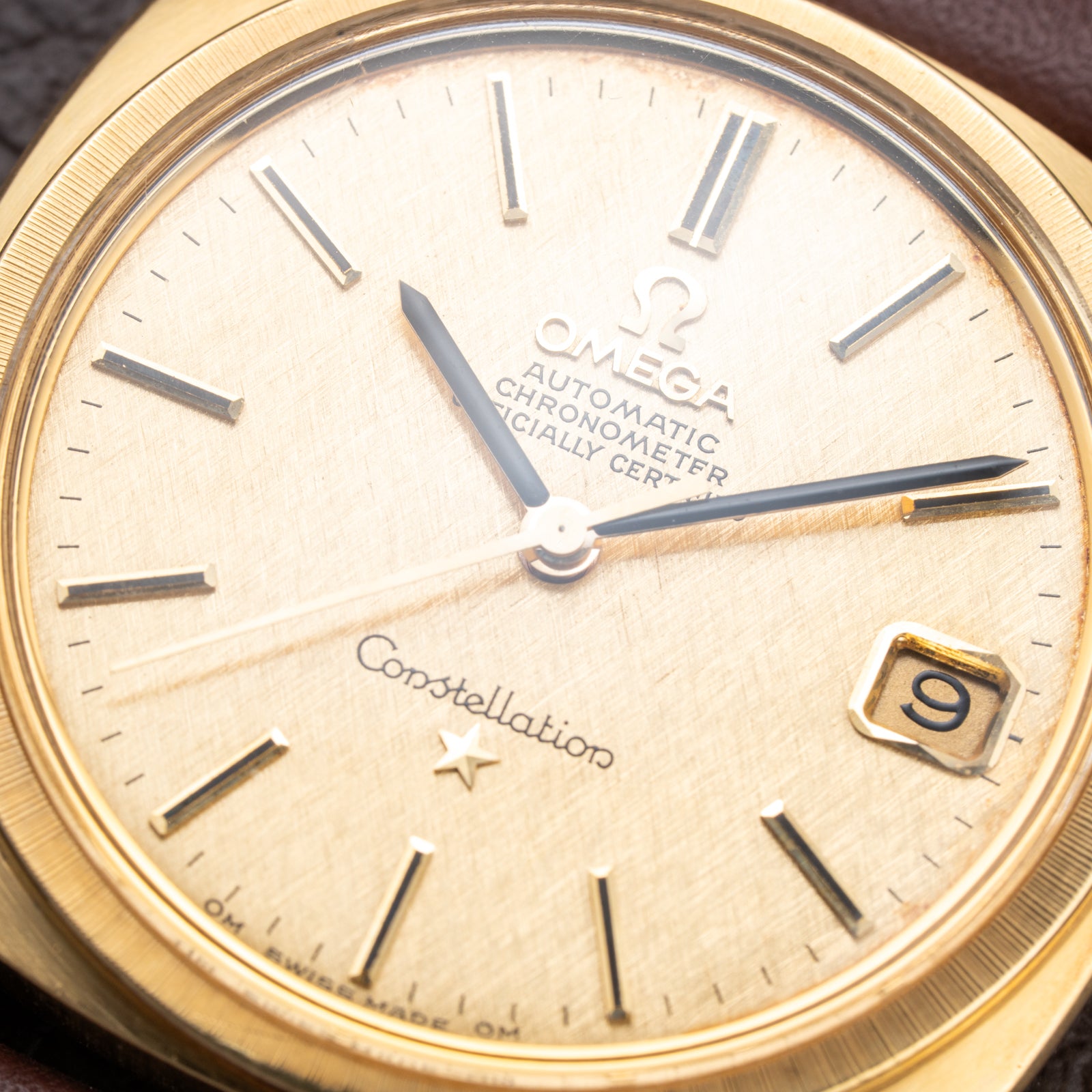 Omega Constellation C-Shape Automatic 18K Yellow Gold “OM Linen Dial”  Ref. 168.017 from 1969
