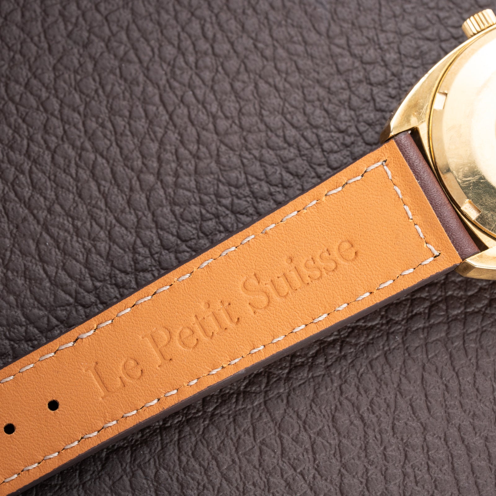 Omega Constellation C-Shape Automatic 18K Yellow Gold “OM Linen Dial”  Ref. 168.017 from 1969