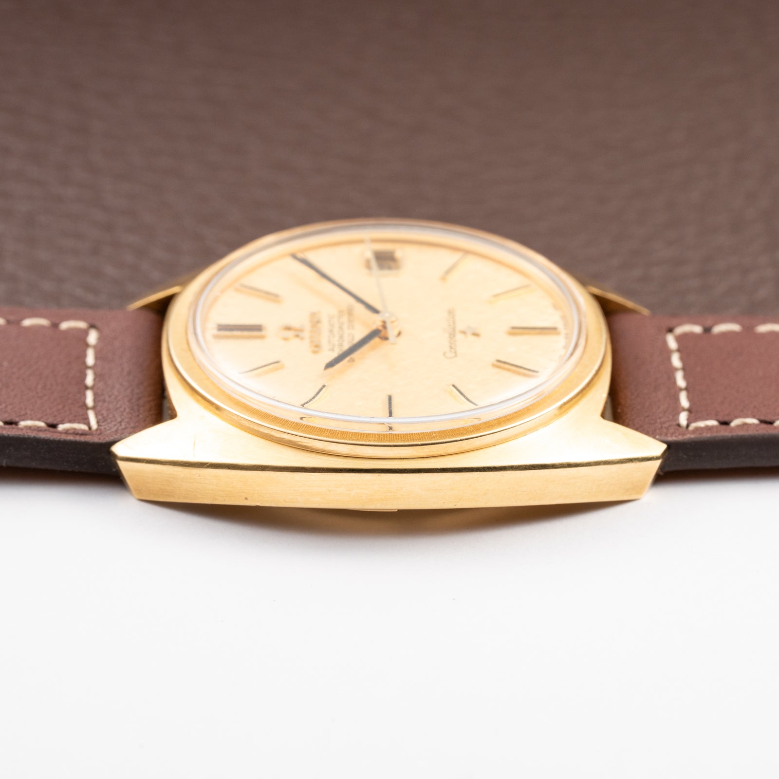 Omega Constellation C-Shape Automatic 18K Yellow Gold “OM Linen Dial”  Ref. 168.017 from 1969