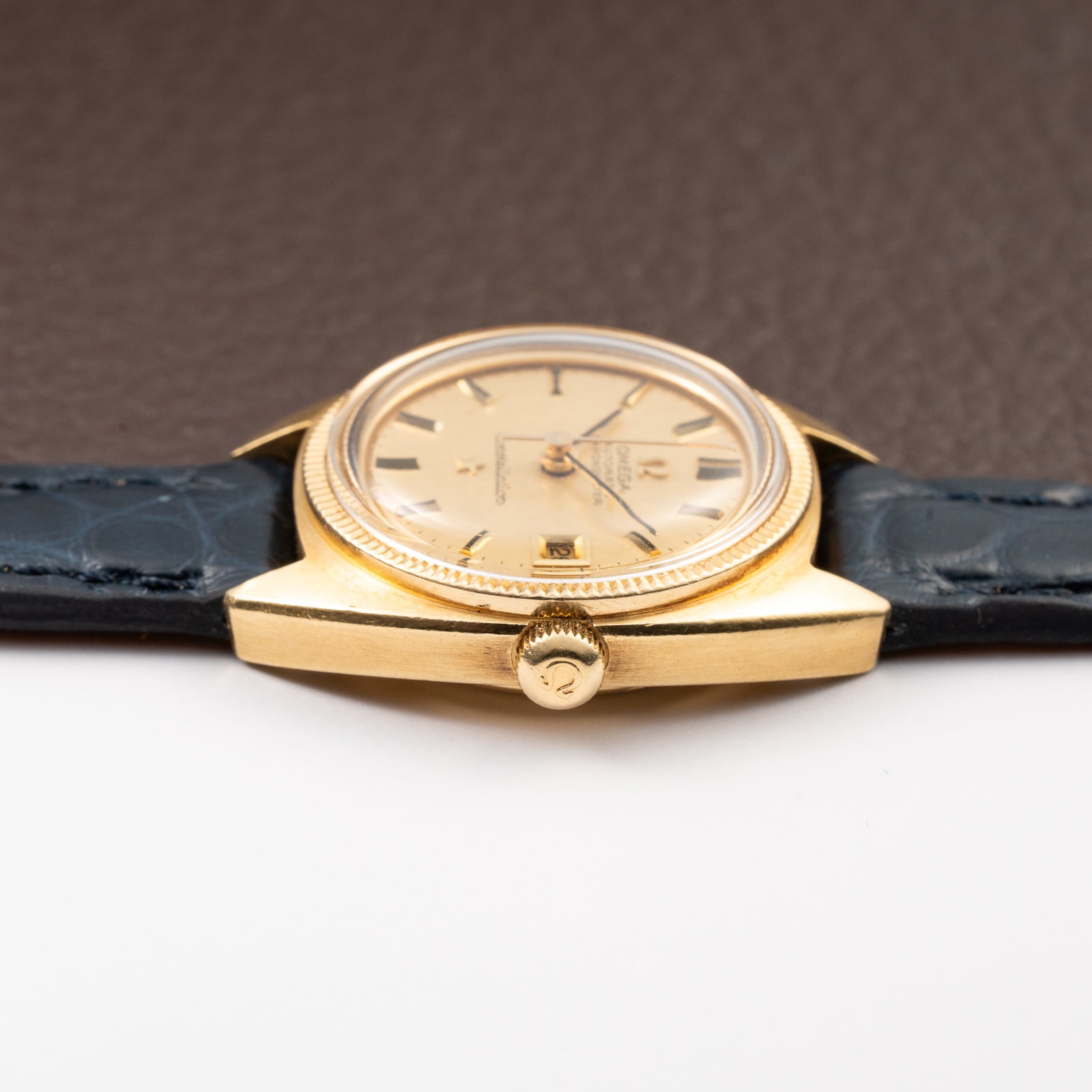 Omega Constellation Lady “C-Shape” OM Linen Dial 18K Yellow Gold Ref. 568.011 from 1968